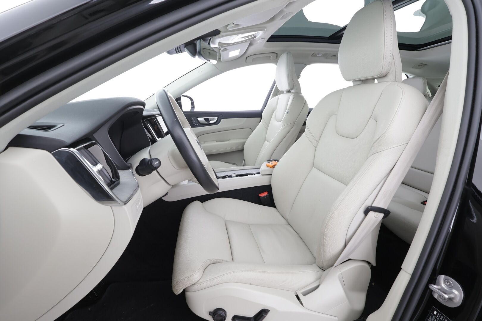 Volvo XC60 2023 T8 AWD Long Range High Performance Plus Bright aut - HUD | Pilot assist | Koukku | P-kamera | Muistipenkki | Panorama | Merkkihuollot | Full-LED | 