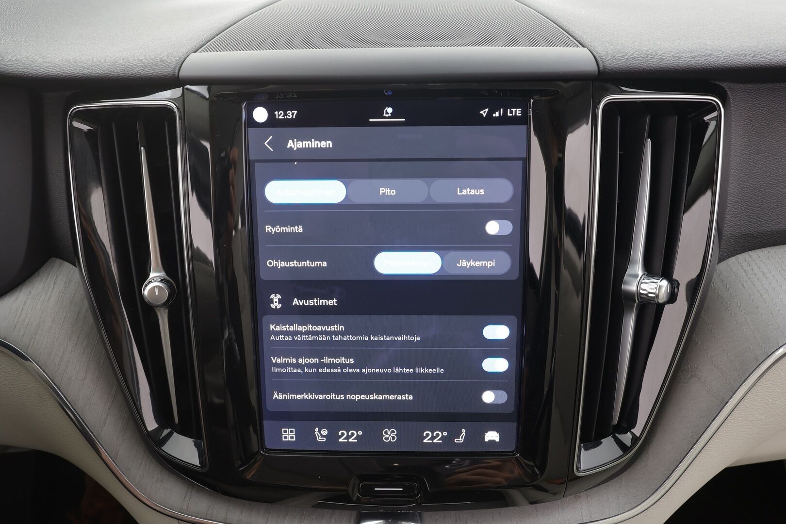Volvo XC60 2023 T8 AWD Long Range High Performance Plus Bright aut - HUD | Pilot assist | Koukku | P-kamera | Muistipenkki | Panorama | Merkkihuollot | Full-LED | 