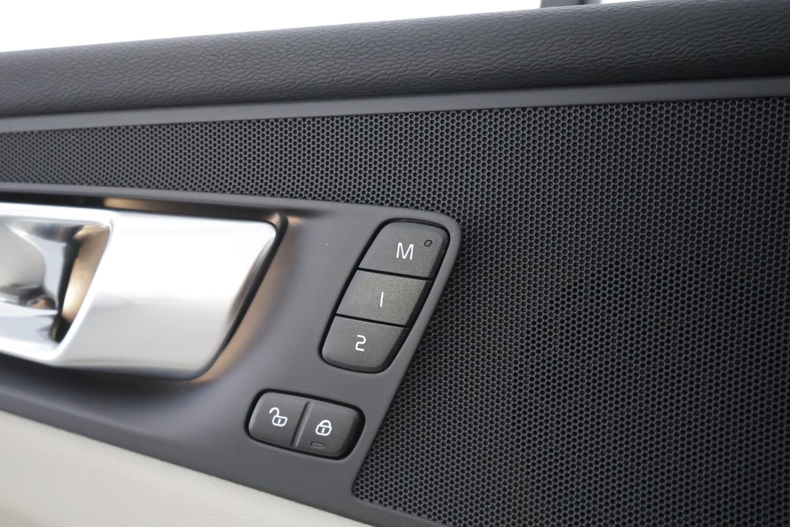 Volvo XC60 2023 T8 AWD Long Range High Performance Plus Bright aut - HUD | Pilot assist | Koukku | P-kamera | Muistipenkki | Panorama | Merkkihuollot | Full-LED | 