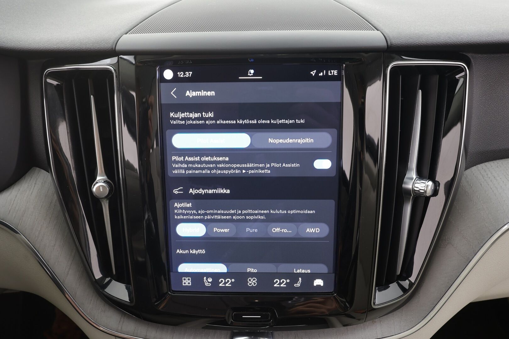 Volvo XC60 2023 T8 AWD Long Range High Performance Plus Bright aut - HUD | Pilot assist | Koukku | P-kamera | Muistipenkki | Panorama | Merkkihuollot | Full-LED | 