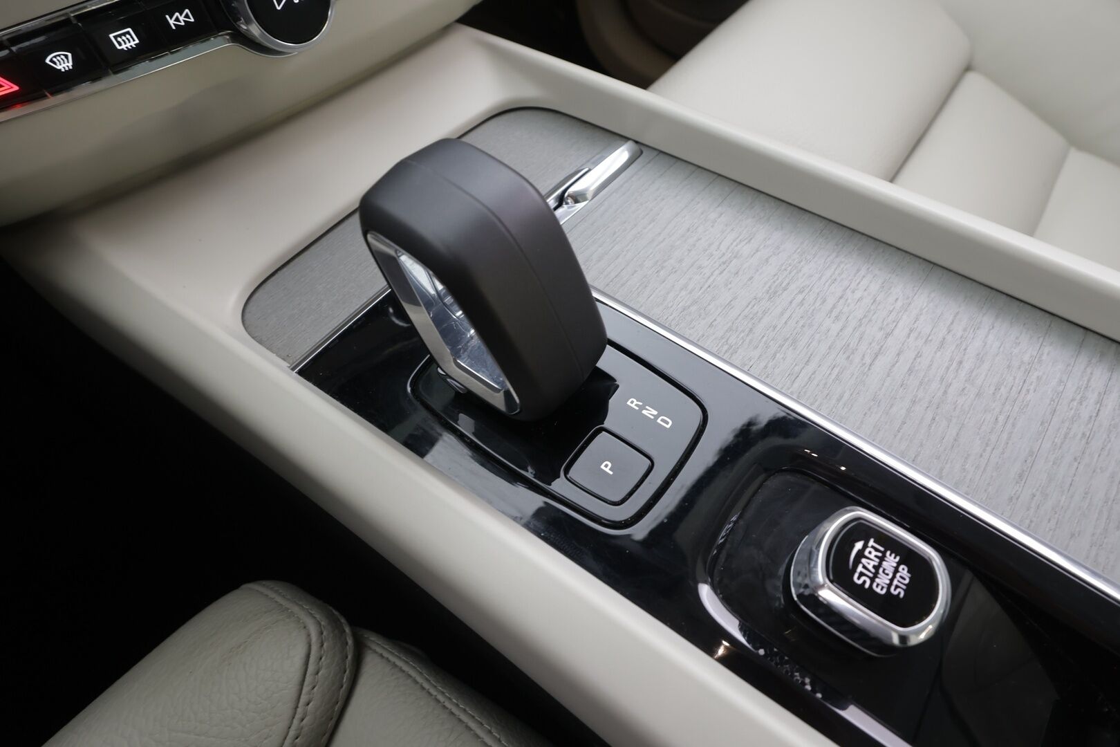 Volvo XC60 2023 T8 AWD Long Range High Performance Plus Bright aut - HUD | Pilot assist | Koukku | P-kamera | Muistipenkki | Panorama | Merkkihuollot | Full-LED | 
