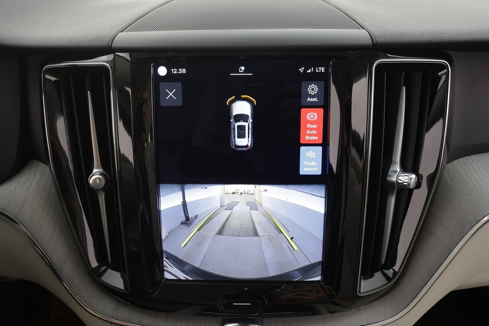 Volvo XC60 2023 T8 AWD Long Range High Performance Plus Bright aut - HUD | Pilot assist | Koukku | P-kamera | Muistipenkki | Panorama | Merkkihuollot | Full-LED | 