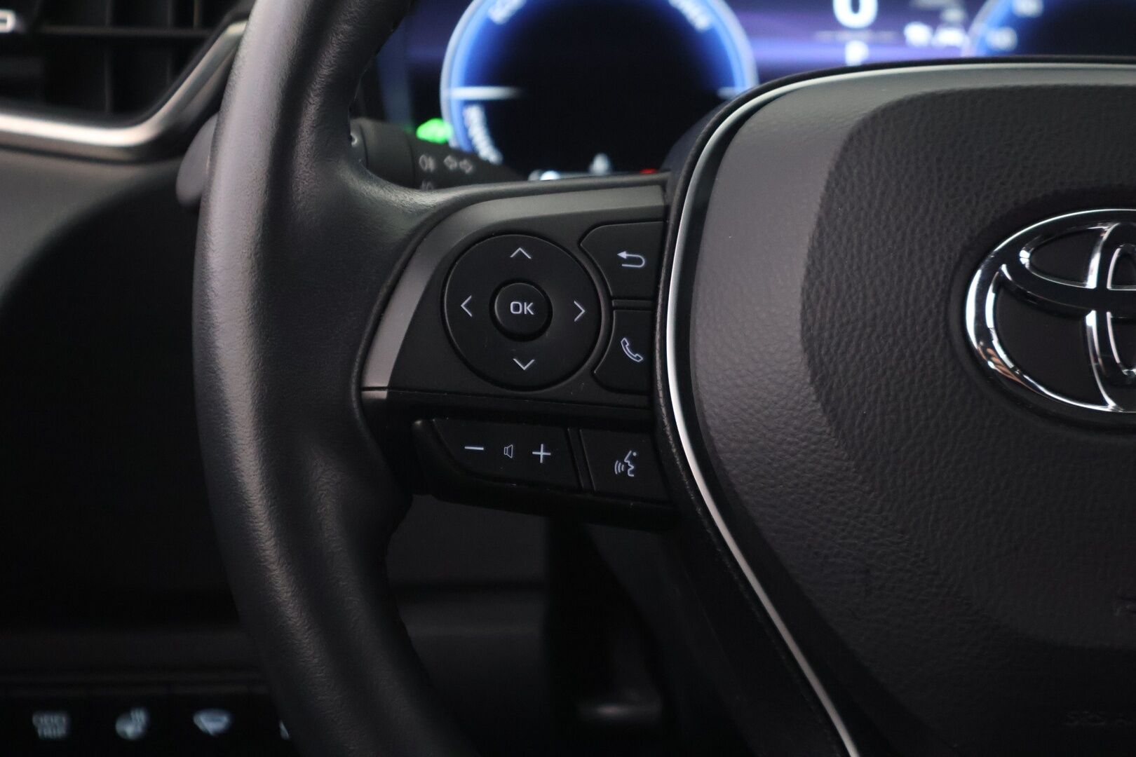 Toyota Corolla 2023 Touring Sports 1,8 Hybrid Launch Edition ** 2.om Suomi-auto / Navigointi / ACC / Facelift / P.kamera / Puolnahkasisus ** - Upeassa kunnossa oleva Suomi-auto suoraan toiselta omistajalta! / Takuu voimassa! - HULLUT AVAJAISHULINAT KORKOTARJOUS 3,29 %