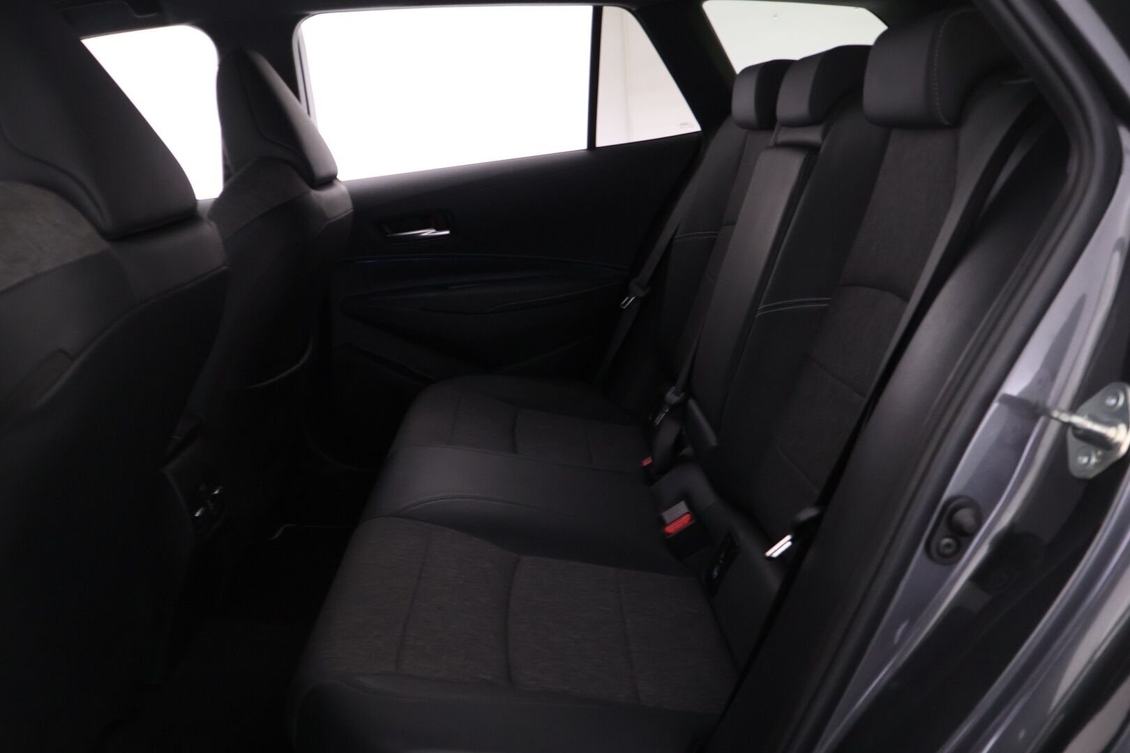 Toyota Corolla 2023 Touring Sports 1,8 Hybrid Launch Edition ** 2.om Suomi-auto / Navigointi / ACC / Facelift / P.kamera / Puolnahkasisus ** - Upeassa kunnossa oleva Suomi-auto suoraan toiselta omistajalta! / Takuu voimassa! - HULLUT AVAJAISHULINAT KORKOTARJOUS 3,29 %