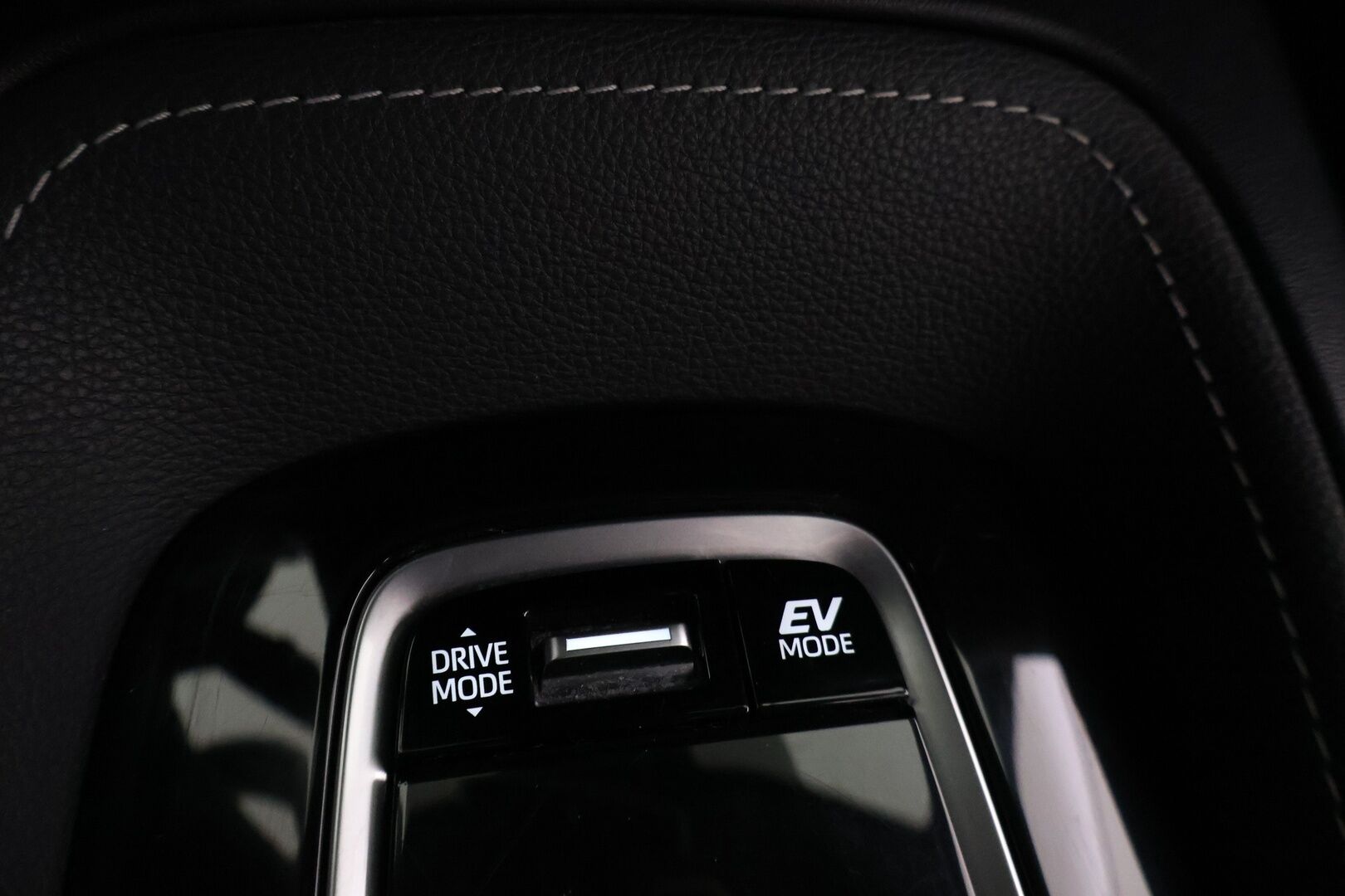 Toyota Corolla 2023 Touring Sports 1,8 Hybrid Launch Edition ** 2.om Suomi-auto / Navigointi / ACC / Facelift / P.kamera / Puolnahkasisus ** - Upeassa kunnossa oleva Suomi-auto suoraan toiselta omistajalta! / Takuu voimassa! - HULLUT AVAJAISHULINAT KORKOTARJOUS 3,29 %