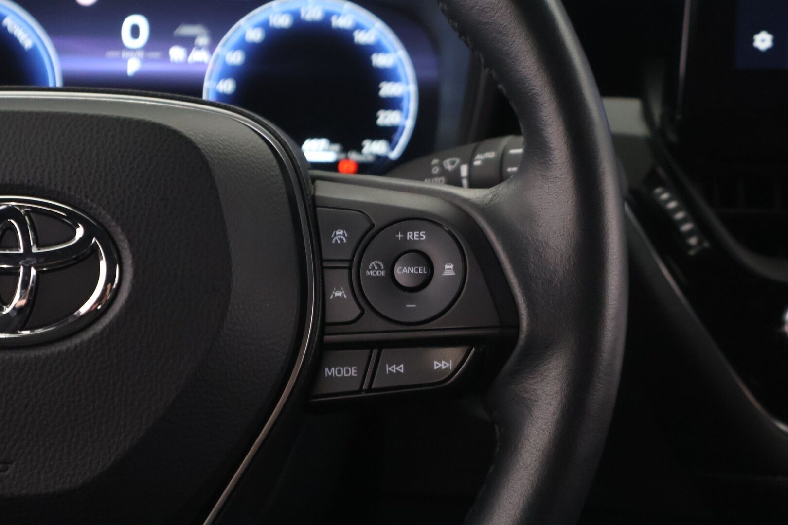 Toyota Corolla 2023 Touring Sports 1,8 Hybrid Launch Edition ** 2.om Suomi-auto / Navigointi / ACC / Facelift / P.kamera / Puolnahkasisus ** - Upeassa kunnossa oleva Suomi-auto suoraan toiselta omistajalta! / Takuu voimassa! - HULLUT AVAJAISHULINAT KORKOTARJOUS 3,29 %