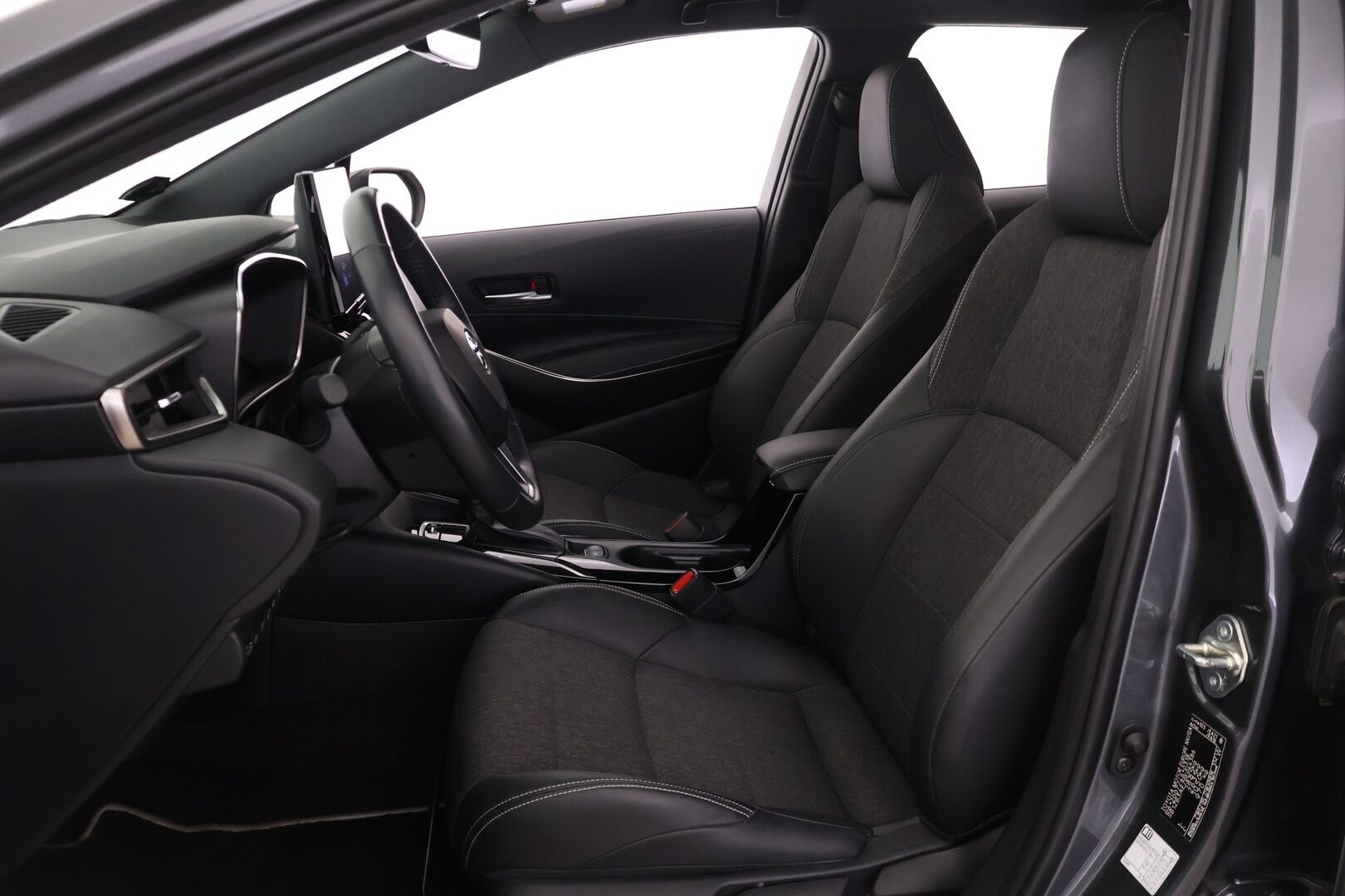 Toyota Corolla 2023 Touring Sports 1,8 Hybrid Launch Edition ** 2.om Suomi-auto / Navigointi / ACC / Facelift / P.kamera / Puolnahkasisus ** - Upeassa kunnossa oleva Suomi-auto suoraan toiselta omistajalta! / Takuu voimassa! - HULLUT AVAJAISHULINAT KORKOTARJOUS 3,29 %