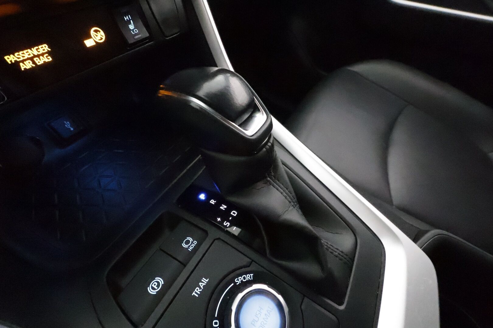 Toyota RAV4 2022 Hybrid AWD-i Executive Premium **Facelift / Muistipenkki / Mustat nahat / ACC / P.kamera / LED / ** - Kahdet renkaat aluvanteilla