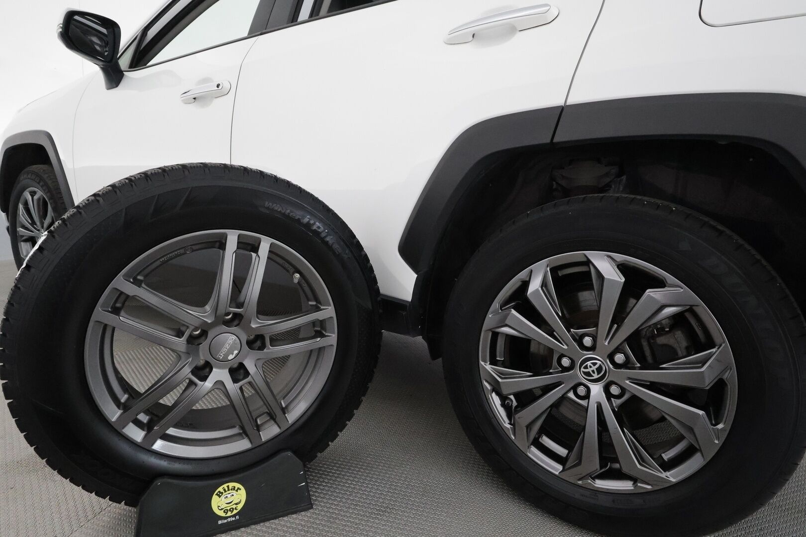 Toyota RAV4 2022 Hybrid AWD-i Executive Premium **Facelift / Muistipenkki / Mustat nahat / ACC / P.kamera / LED / ** - Supervarusteilla / Juuri huollettu / Harvinainen Executive Premium / Kahdet renkaat aluvanteilla - HULLU BLACKWEEK KORKOTARJOUS 2,49%