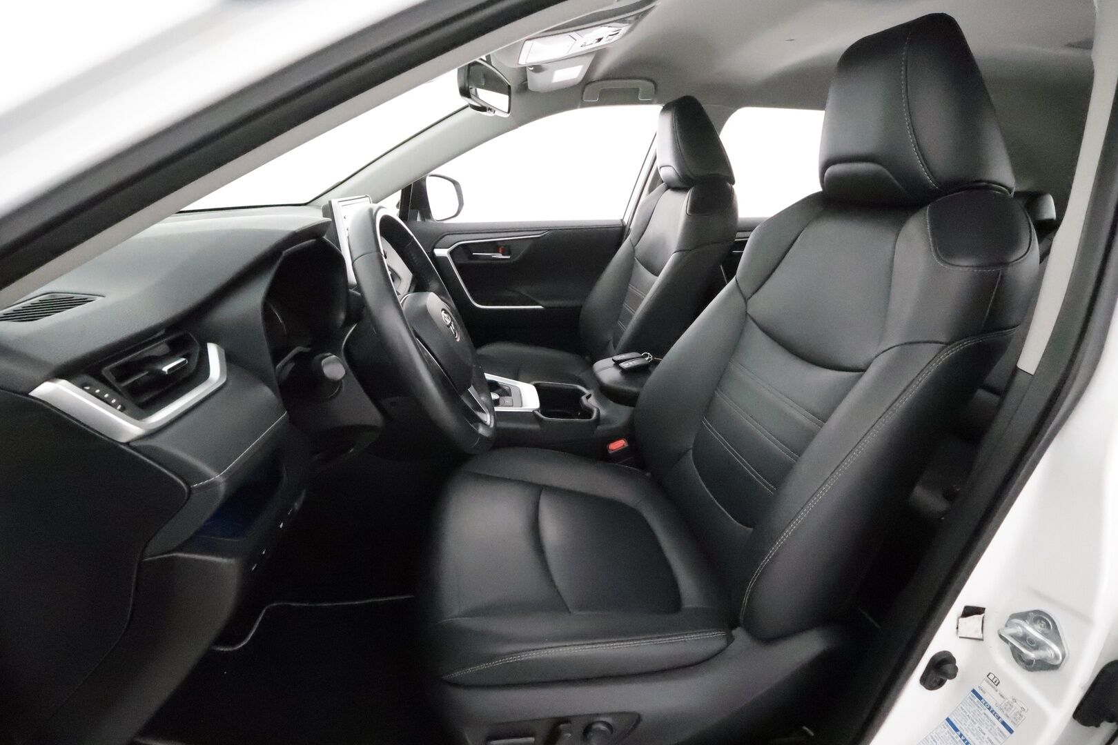 Toyota RAV4 2022 Hybrid AWD-i Executive Premium **Facelift / Muistipenkki / Mustat nahat / ACC / P.kamera / LED / ** - Kahdet renkaat aluvanteilla