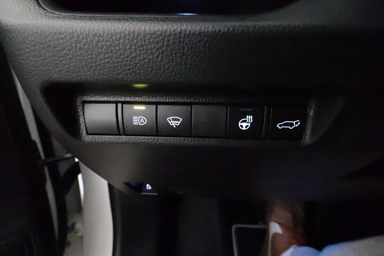 Toyota RAV4 2022 Hybrid AWD-i Executive Premium **Facelift / Muistipenkki / Mustat nahat / ACC / P.kamera / LED / ** - Kahdet renkaat aluvanteilla