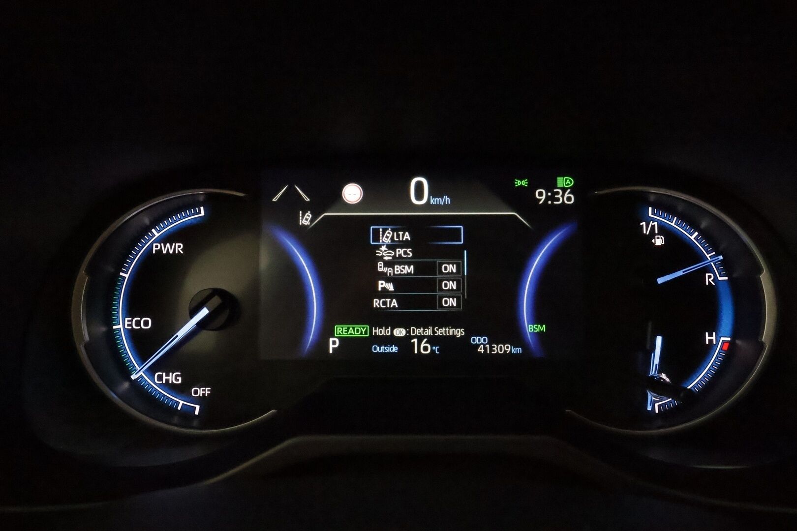 Toyota RAV4 2022 Hybrid AWD-i Executive Premium **Facelift / Muistipenkki / Mustat nahat / ACC / P.kamera / LED / ** - Kahdet renkaat aluvanteilla
