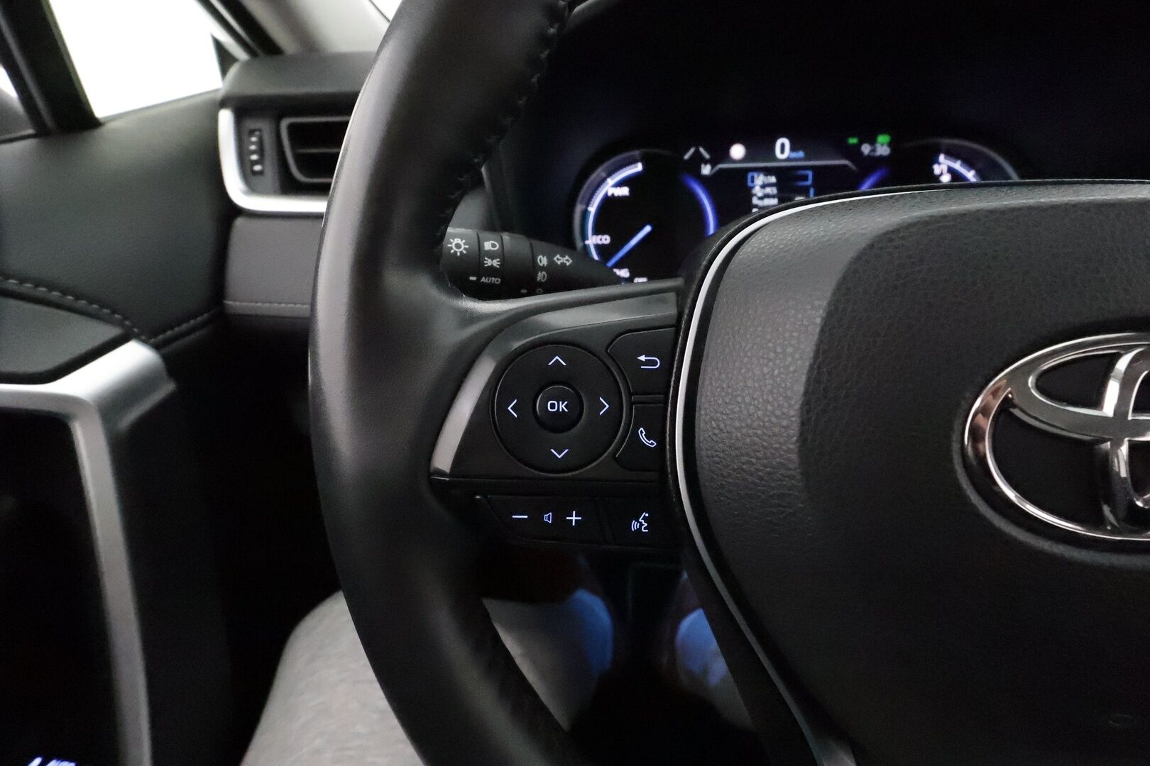 Toyota RAV4 2022 Hybrid AWD-i Executive Premium **Facelift / Muistipenkki / Mustat nahat / ACC / P.kamera / LED / ** - Supervarusteilla / Juuri huollettu / Harvinainen Executive Premium / Kahdet renkaat aluvanteilla - HULLU BLACKWEEK KORKOTARJOUS 2,49%