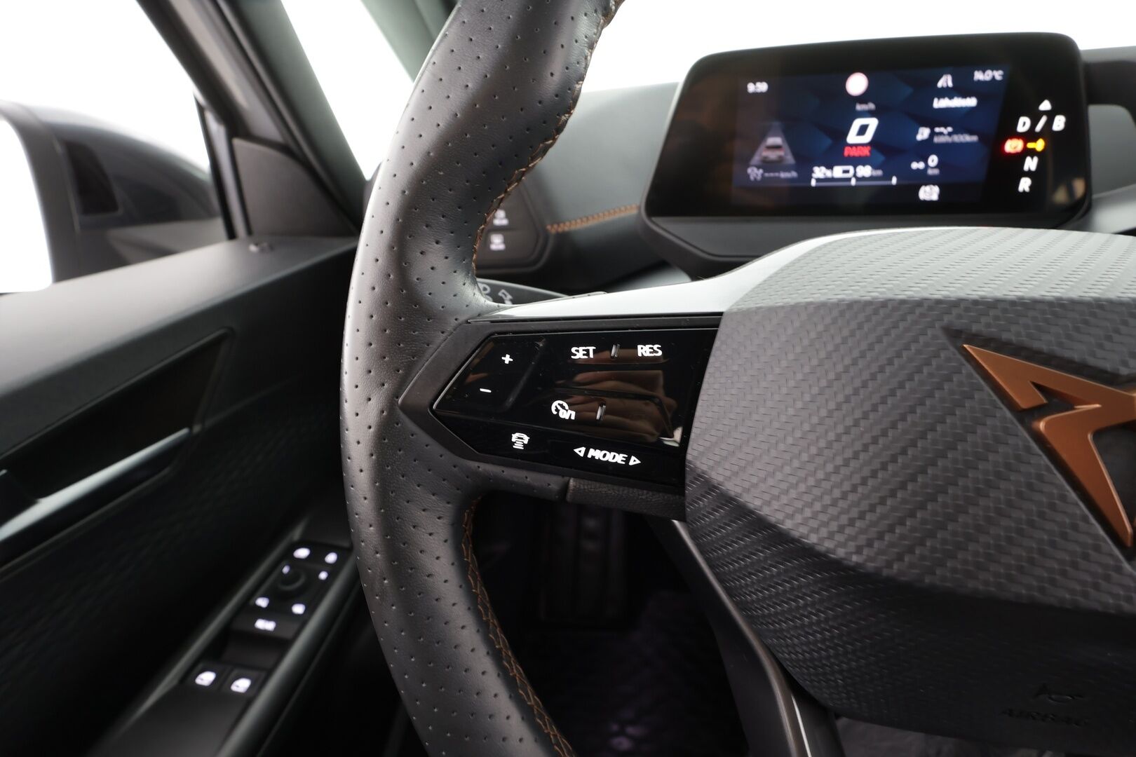 CUPRA Born 2023 150 kW 58 kWh * ACC / P.kamera / LED / Navi / ILP / Sporttipenkit * - Akku kuntotarkistettu / Kahdet renkaat aluvanteilla - HULLU BLACKWEEK KORKOTARJOUS 2,49%