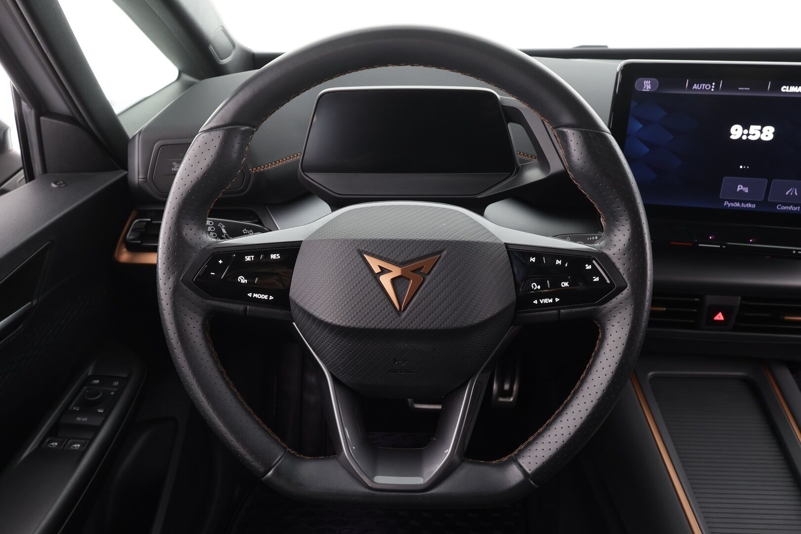 CUPRA Born 2023 150 kW 58 kWh * ACC / P.kamera / LED / Navi / ILP / Sporttipenkit * - Akku kuntotarkistettu / Kahdet renkaat aluvanteilla - HULLU BLACKWEEK KORKOTARJOUS 2,49%