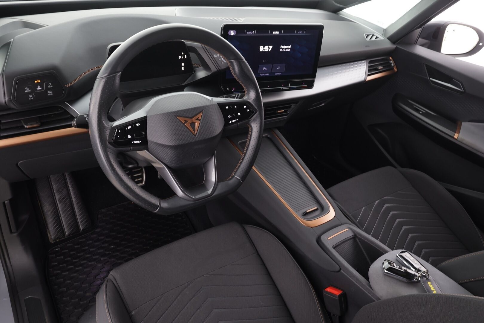 CUPRA Born 2023 150 kW 58 kWh * ACC / P.kamera / LED / Navi / ILP / Sporttipenkit * - Akku kuntotarkistettu / Kahdet renkaat aluvanteilla - HULLU BLACKWEEK KORKOTARJOUS 2,49%