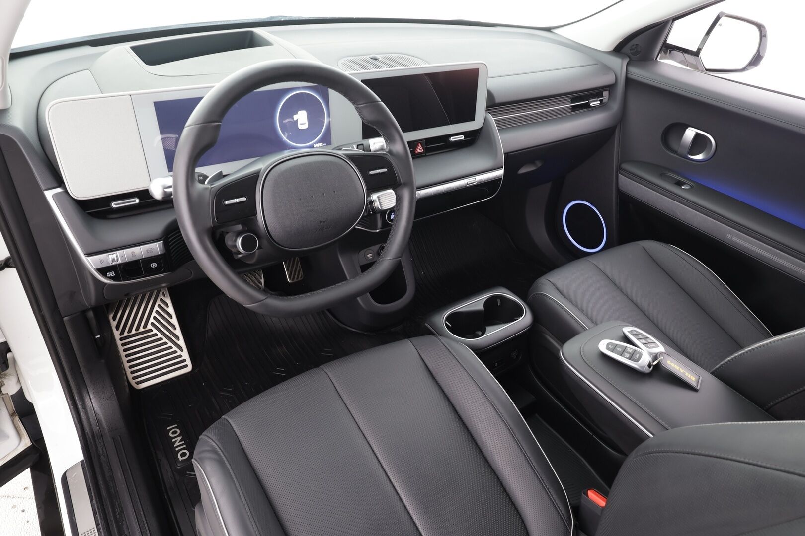 Hyundai IONIQ 5 2023 77 kWh 325 hv AWD Premium - | Bose | ILP | HUD | Koukku | ACC | LED | 360 | Ilmastoitu Relaxation-penkki Muistilla | Kaistavahti | Katveavustin | HDA | Keyless | Navi | 1-om Suomi-auto | Kahdet renkaat | Merkkihuollettu |