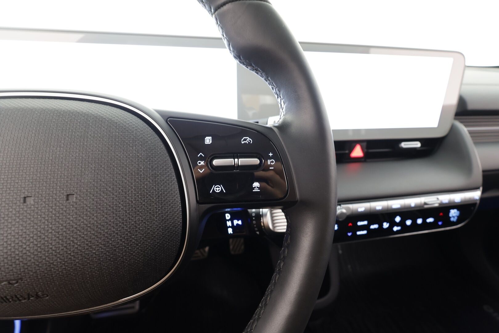 Hyundai IONIQ 5 2023 77 kWh 325 hv AWD Premium - | Bose | ILP | HUD | Koukku | ACC | LED | 360 | Ilmastoitu Relaxation-penkki Muistilla | Kaistavahti | Katveavustin | HDA | Keyless | Navi | 1-om Suomi-auto | Kahdet renkaat | Merkkihuollettu |