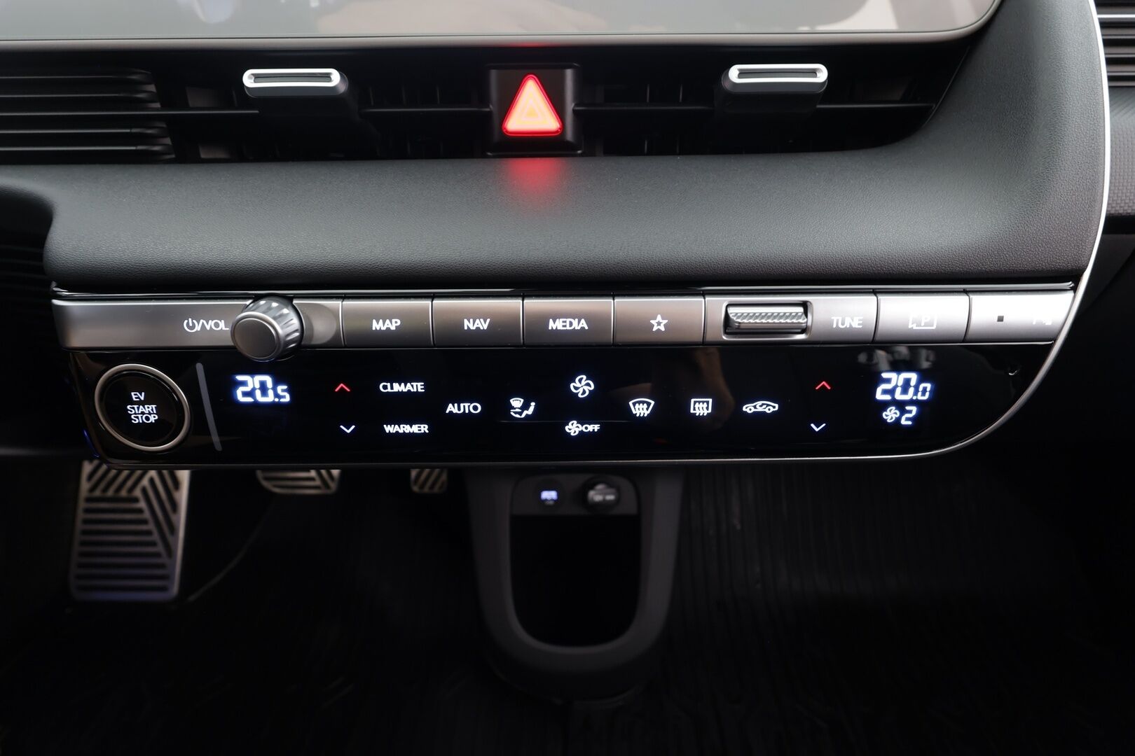 Hyundai IONIQ 5 2023 77 kWh 325 hv AWD Premium - | Bose | ILP | HUD | Koukku | ACC | LED | 360 | Ilmastoitu Relaxation-penkki Muistilla | Kaistavahti | Katveavustin | HDA | Keyless | Navi | 1-om Suomi-auto | Kahdet renkaat | Merkkihuollettu |