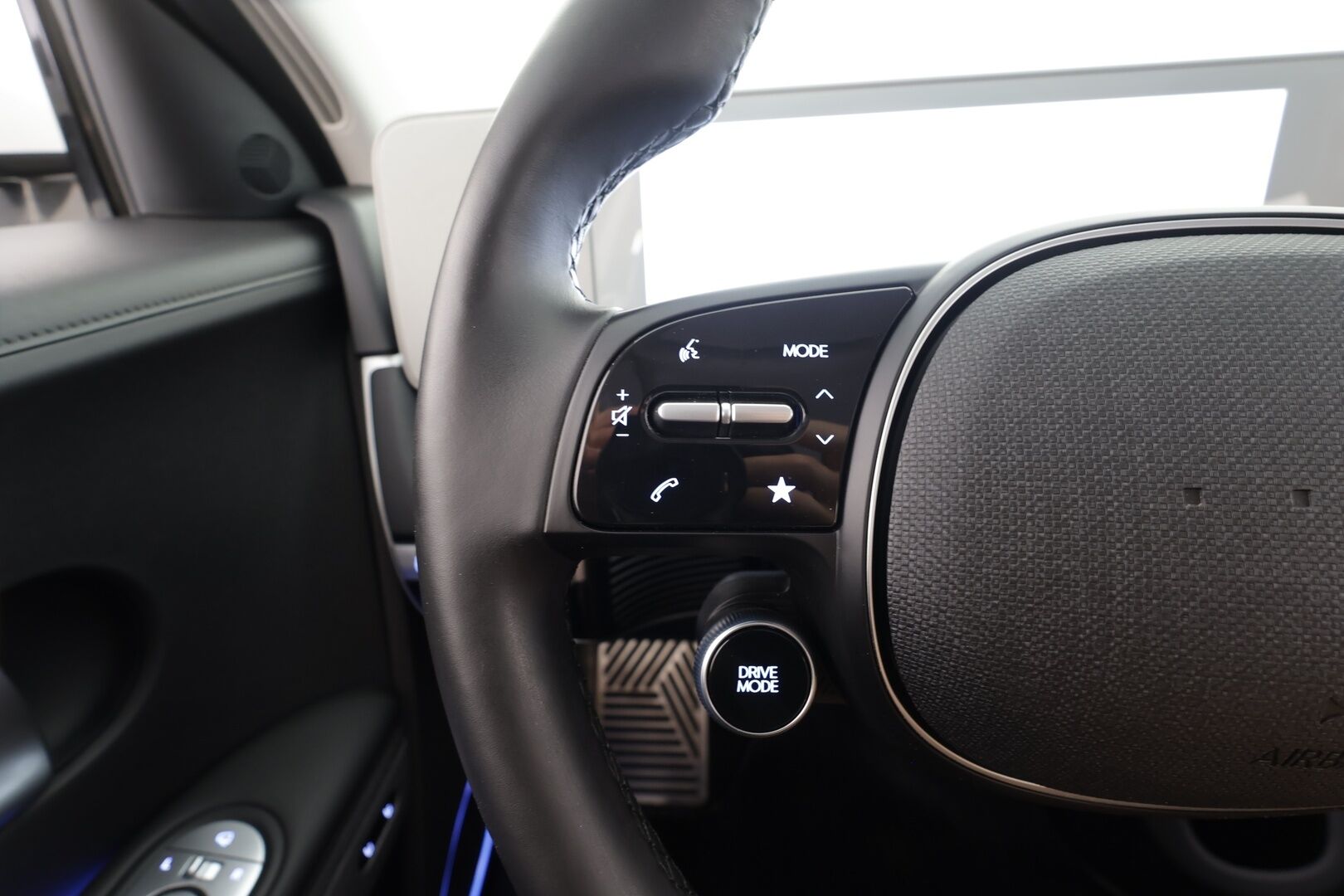 Hyundai IONIQ 5 2023 77 kWh 325 hv AWD Premium - | Bose | ILP | HUD | Koukku | ACC | LED | 360 | Ilmastoitu Relaxation-penkki Muistilla | Kaistavahti | Katveavustin | HDA | Keyless | Navi | 1-om Suomi-auto | Kahdet renkaat | Merkkihuollettu |