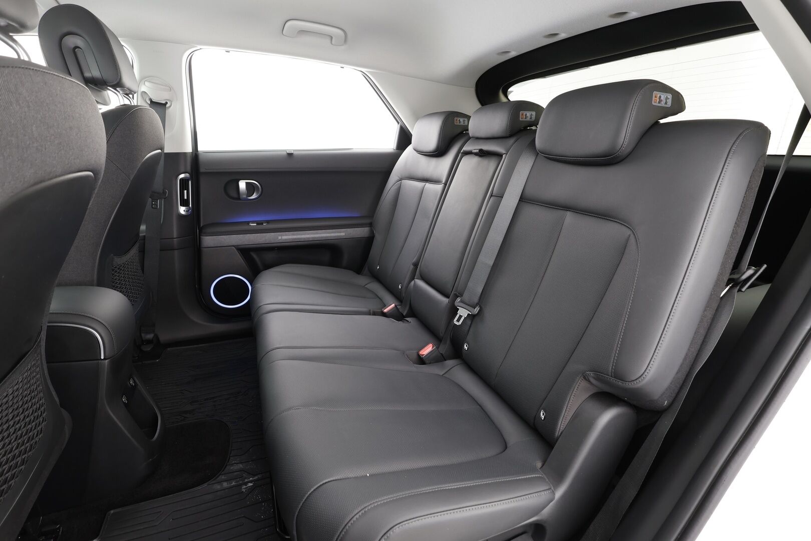Hyundai IONIQ 5 2023 77 kWh 325 hv AWD Premium - | Bose | ILP | HUD | Koukku | ACC | LED | 360 | Ilmastoitu Relaxation-penkki Muistilla | Kaistavahti | Katveavustin | HDA | Keyless | Navi | 1-om Suomi-auto | Kahdet renkaat | Merkkihuollettu |