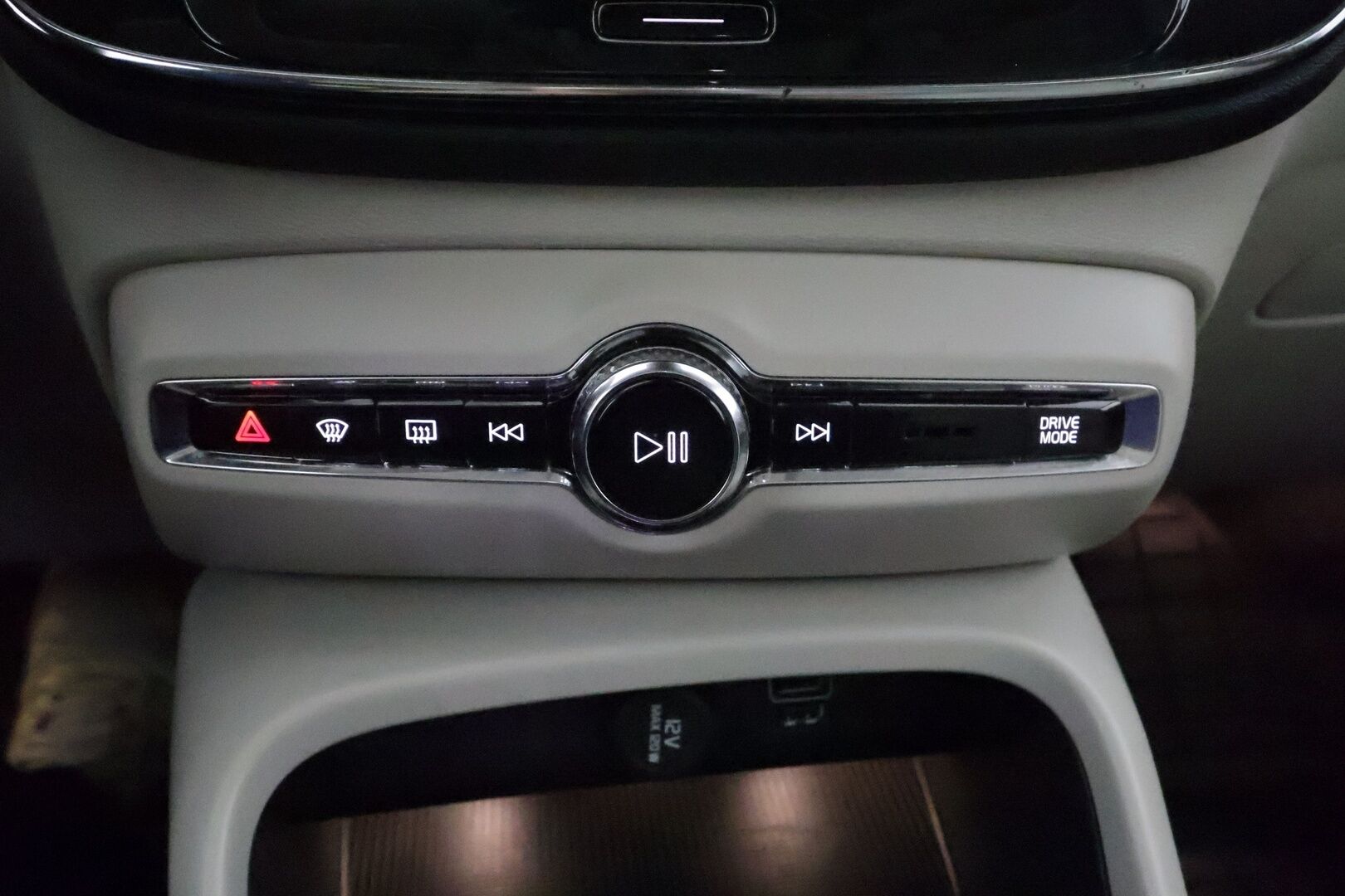 Volvo XC40 2021 T5 TwE Inscription aut ** Pa-lisälämmitin / Adapt.vakkari / Panorama / Nahkasisusta / Apple&Android / Bliss / Keyless - Digimittaristo / 2x Renkaat / Ambient Light / Peruutuskamera 