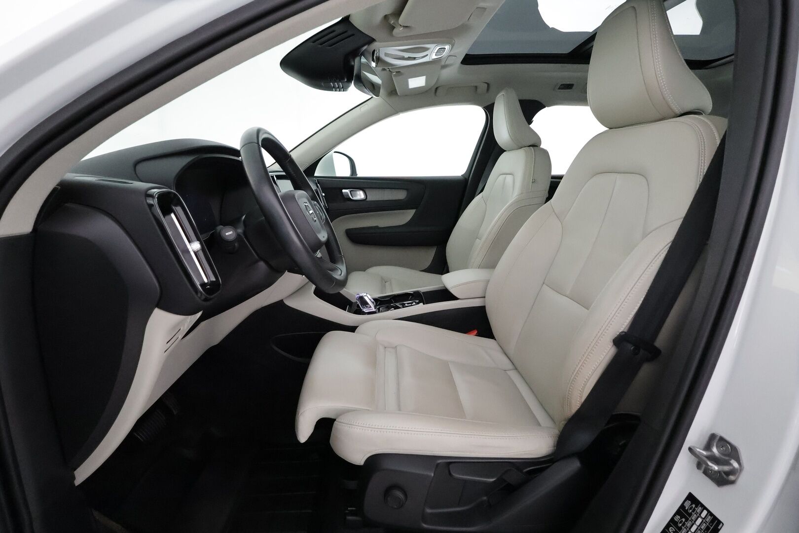 Volvo XC40 2021 T5 TwE Inscription aut ** Pa-lisälämmitin / Adapt.vakkari / Panorama / Nahkasisusta / Apple&Android / Bliss / Keyless - Digimittaristo / 2x Renkaat / Ambient Light / Peruutuskamera 