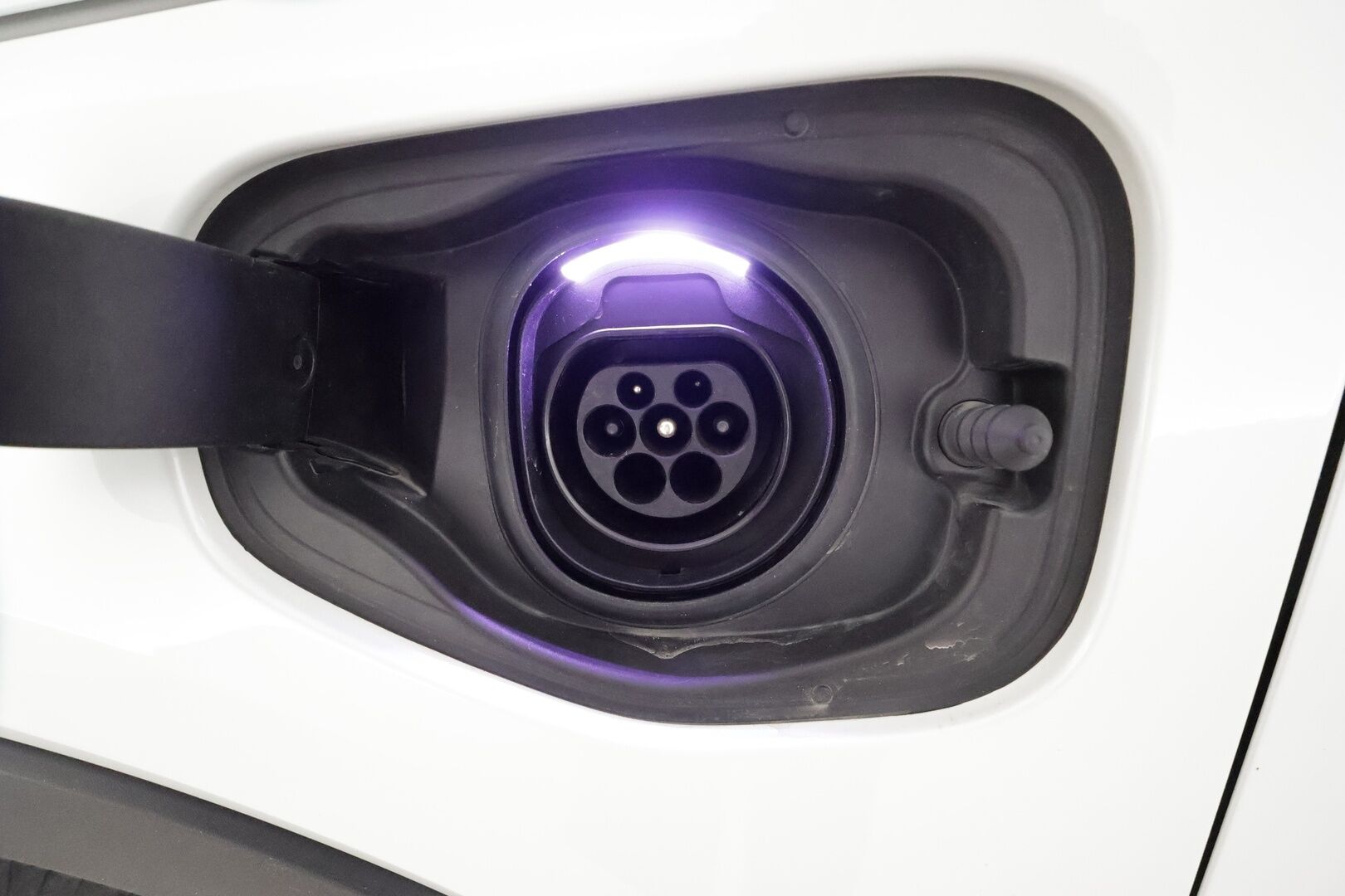 Volvo XC40 2021 T5 TwE Inscription aut ** Pa-lisälämmitin / Adapt.vakkari / Panorama / Nahkasisusta / Apple&Android / Bliss / Keyless - Digimittaristo / 2x Renkaat / Ambient Light / Peruutuskamera 