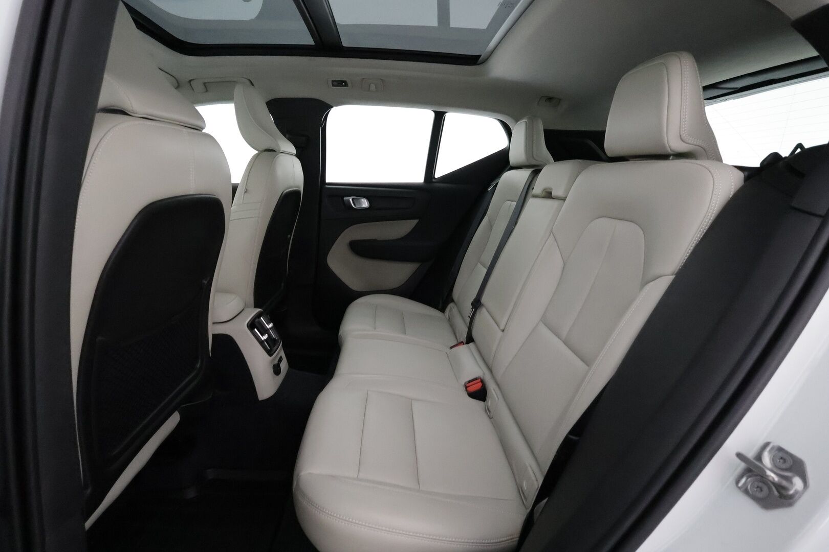 Volvo XC40 2021 T5 TwE Inscription aut ** Pa-lisälämmitin / Adapt.vakkari / Panorama / Nahkasisusta / Apple&Android / Bliss / Keyless - Digimittaristo / 2x Renkaat / Ambient Light / Peruutuskamera 