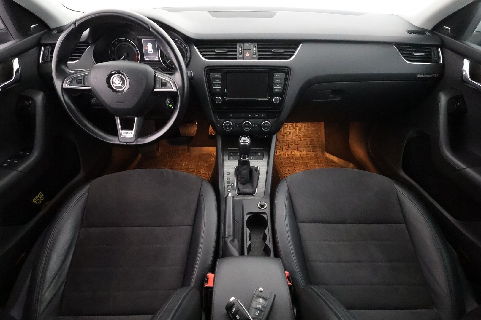 Skoda Octavia 2017 Combi 1,8 TSI 4x4 Scout DSG Autom. - | ACC | Webasto | Koukku | Xenon | Muistipenkki | Canton | P.Kamera | Puolinahat | Keyless | Apple&Android | Merkkihuollettu | Kahdet Renkaat |
