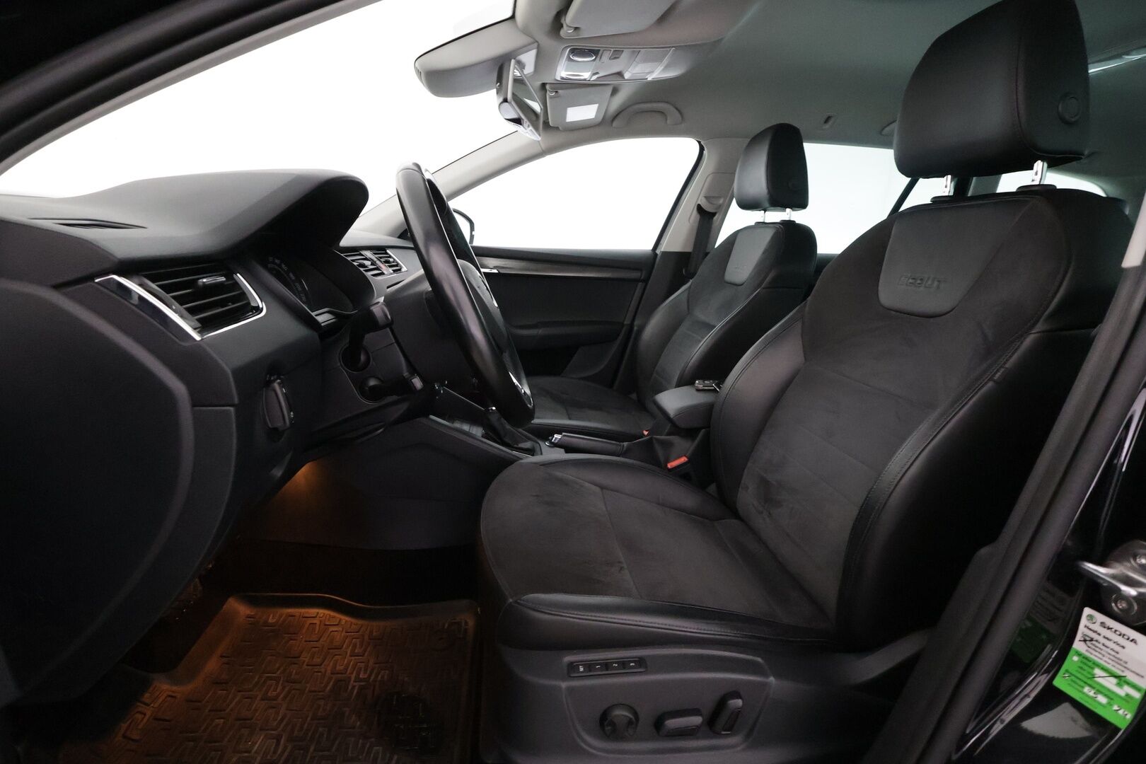 Skoda Octavia 2017 Combi 1,8 TSI 4x4 Scout DSG Autom. - | ACC | Webasto | Koukku | Xenon | Muistipenkki | Canton | P.Kamera | Puolinahat | Keyless | Apple&Android | Merkkihuollettu | Kahdet Renkaat |