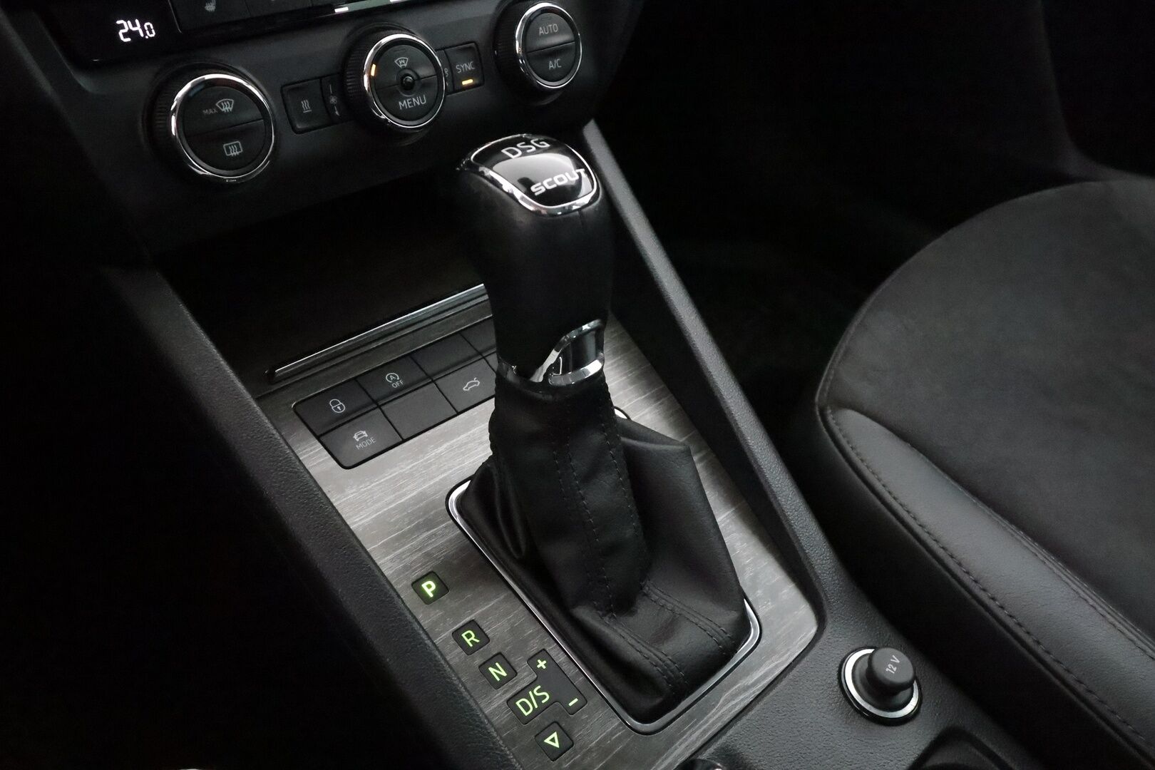 Skoda Octavia 2017 Combi 1,8 TSI 4x4 Scout DSG Autom. - | ACC | Webasto | Koukku | Xenon | Muistipenkki | Canton | P.Kamera | Puolinahat | Keyless | Apple&Android | Merkkihuollettu | Kahdet Renkaat |