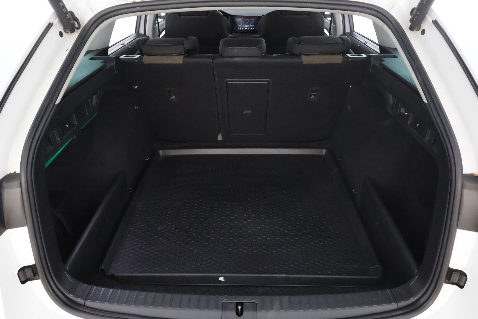 Skoda Octavia 2024 Combi 2.0 TDI 150 4x4 Scout DSG * Webasto / Koukku / ACC / Matrix-LED / P.kamera / Navi / Kaistavahti * - 1-om Suomi-auto / Kahdet renkaat