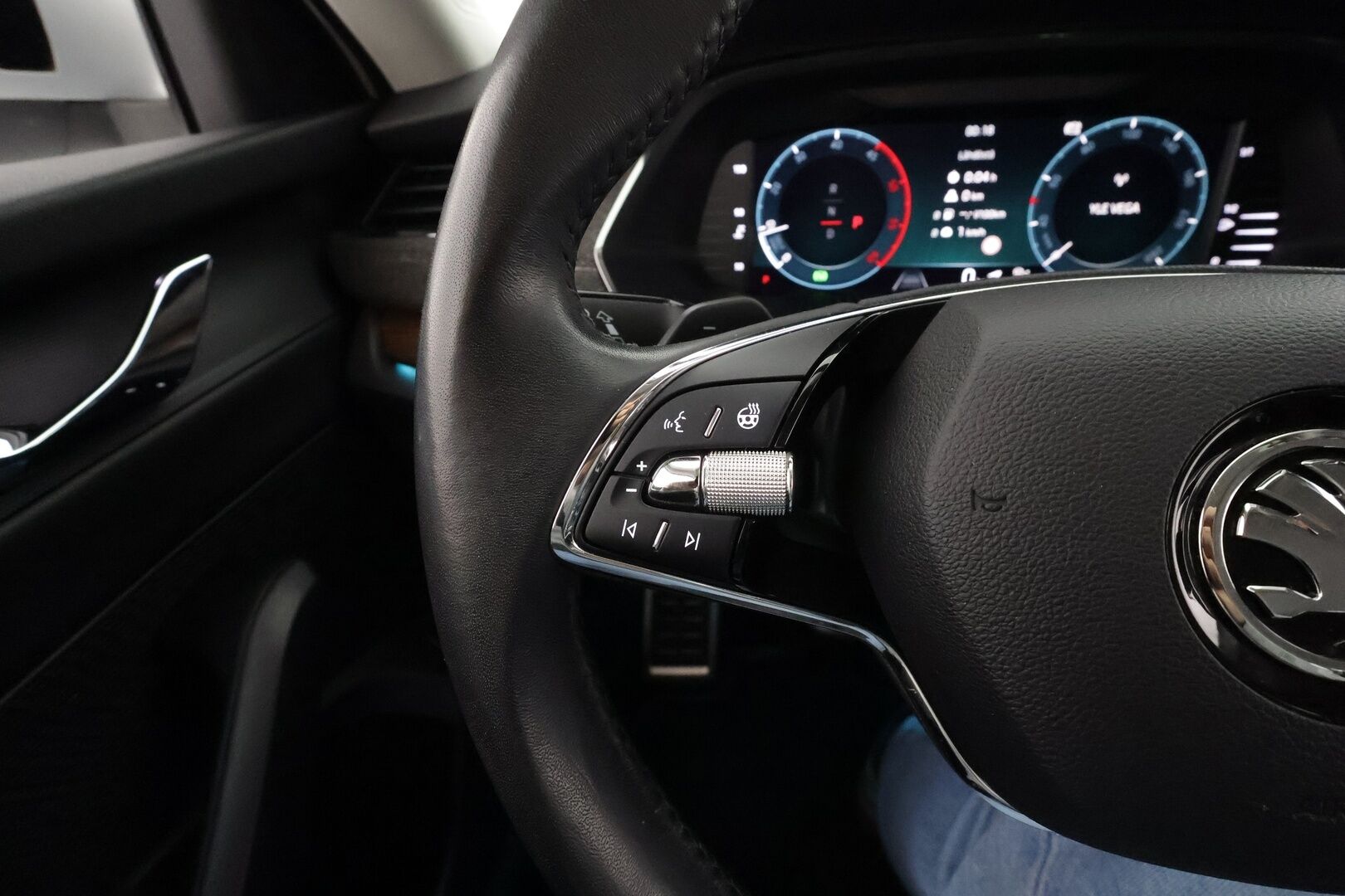 Skoda Octavia 2024 Combi 2.0 TDI 150 4x4 Scout DSG * Webasto / Koukku / ACC / Matrix-LED / P.kamera / Navi / Kaistavahti * - 1-om Suomi-auto / Kahdet renkaat