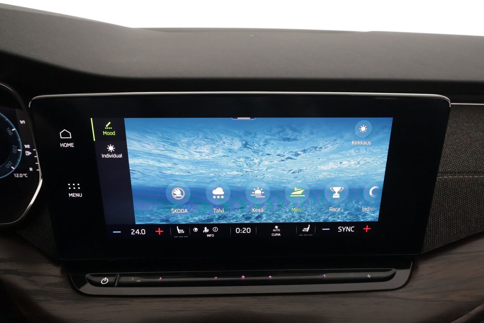 Skoda Octavia 2024 Combi 2.0 TDI 150 4x4 Scout DSG * 1.OM Suomi-auto / Koukku / ACC / Matrix-LED / P.kamera / Navi / Kaistavahti * - Webasto / Digimittaristo / Kahdet renkaat - HULLUT AVAJAISHULINAT KORKOTARJOUS 3,29 %