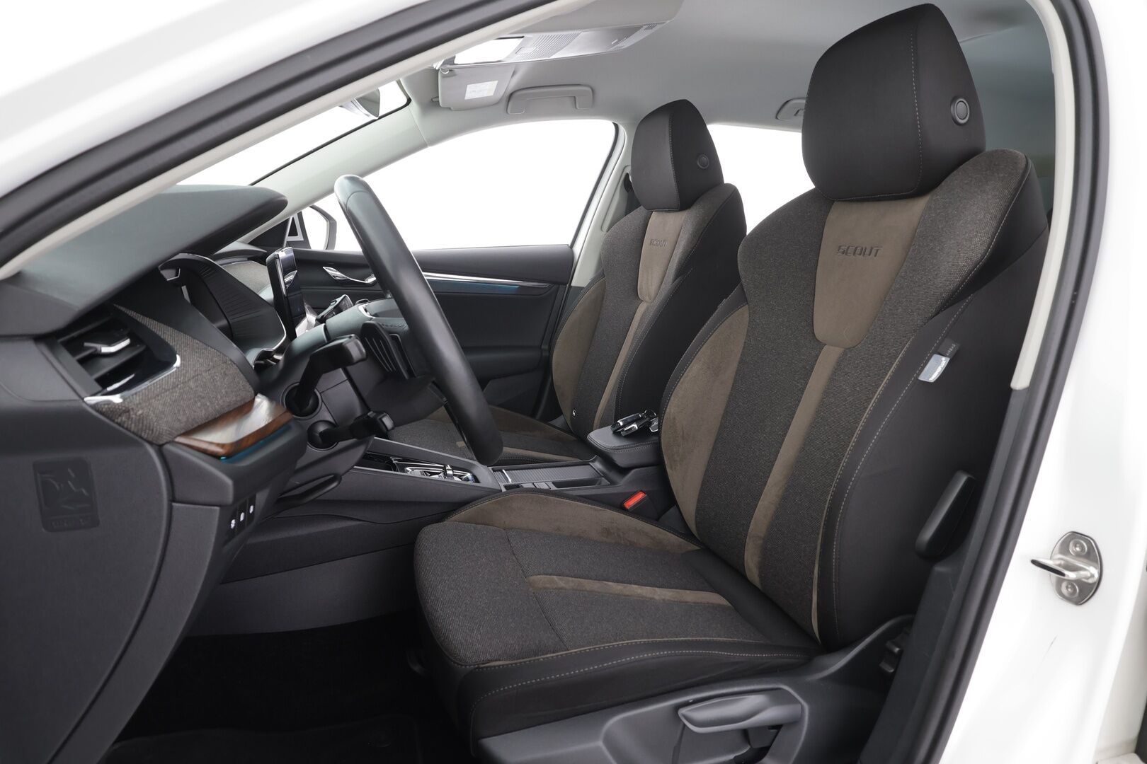 Skoda Octavia 2024 Combi 2.0 TDI 150 4x4 Scout DSG * Webasto / Koukku / ACC / Matrix-LED / P.kamera / Navi / Kaistavahti * - 1-om Suomi-auto / Kahdet renkaat