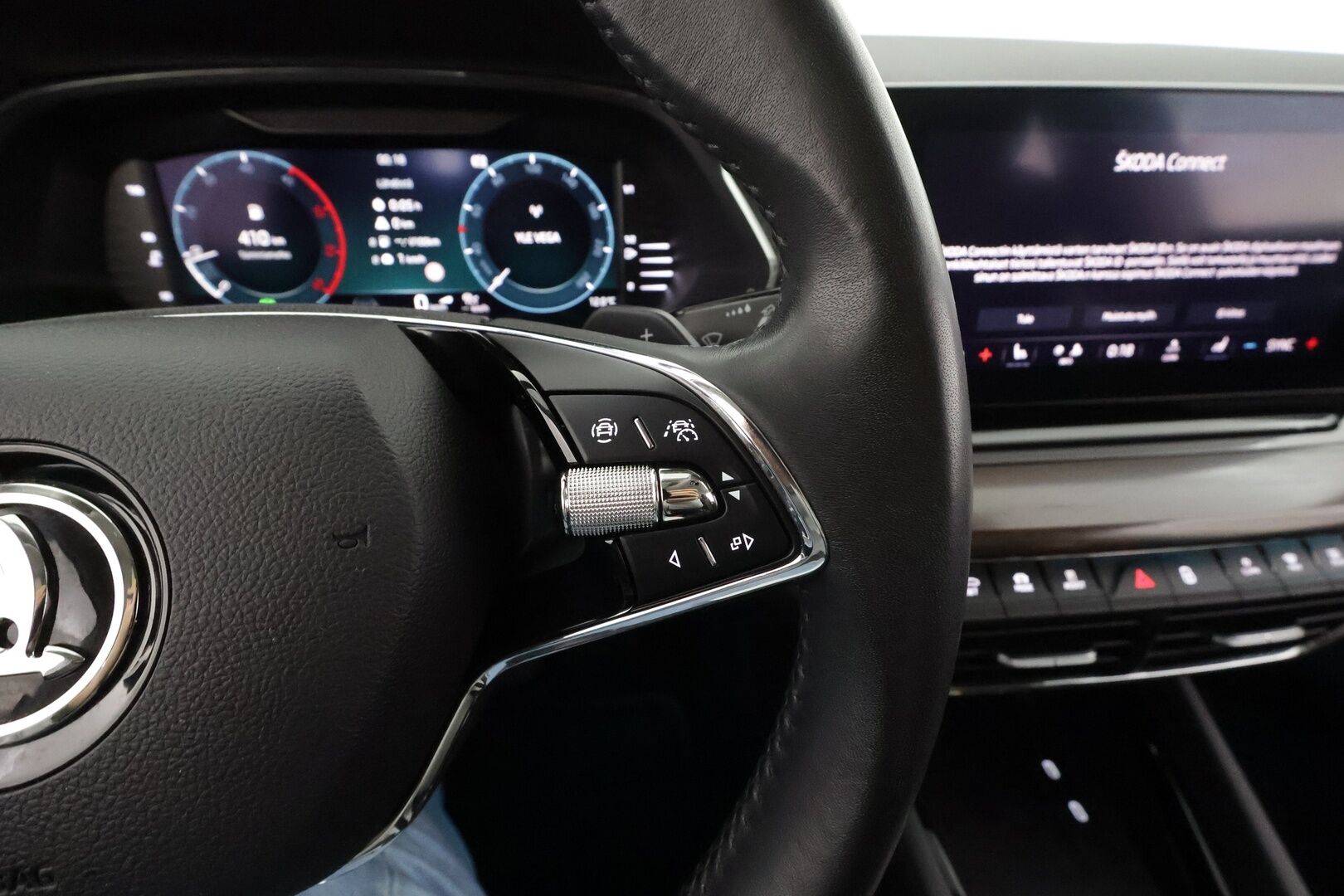 Skoda Octavia 2024 Combi 2.0 TDI 150 4x4 Scout DSG * 1.OM Suomi-auto / Koukku / ACC / Matrix-LED / P.kamera / Navi / Kaistavahti * - Webasto / Digimittaristo / Kahdet renkaat - HULLUT AVAJAISHULINAT KORKOTARJOUS 3,29 %