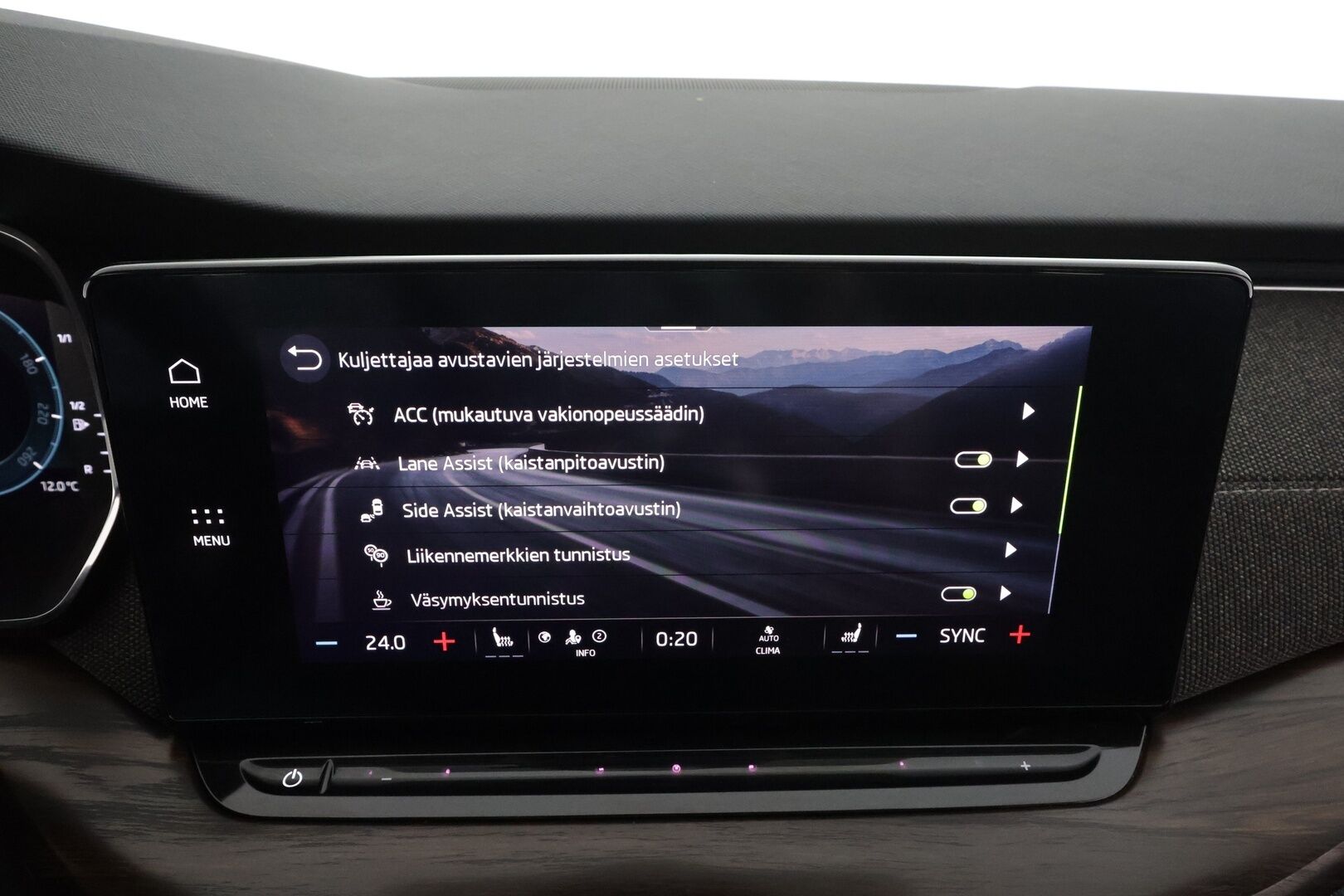 Skoda Octavia 2024 Combi 2.0 TDI 150 4x4 Scout DSG * 1.OM Suomi-auto / Koukku / ACC / Matrix-LED / P.kamera / Navi / Kaistavahti * - Webasto / Digimittaristo / Kahdet renkaat - HULLUT AVAJAISHULINAT KORKOTARJOUS 3,29 %