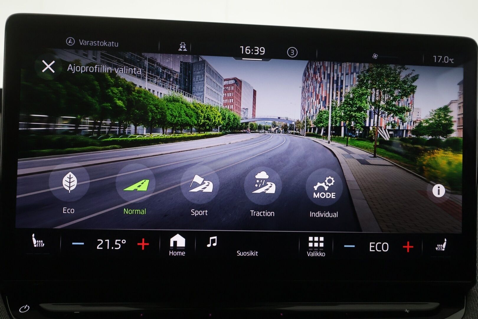 Skoda Enyaq 2023 80x 4x4 Style iV - | ACC | ILP | Koukku | Matrix-LED | Muistipenkki | Canton | P.Kamera | Puolinahat | Keyless | Apple&Android | 1.Om Suomi-auto | Kahdet Renkaat | Merkkihuollettu |