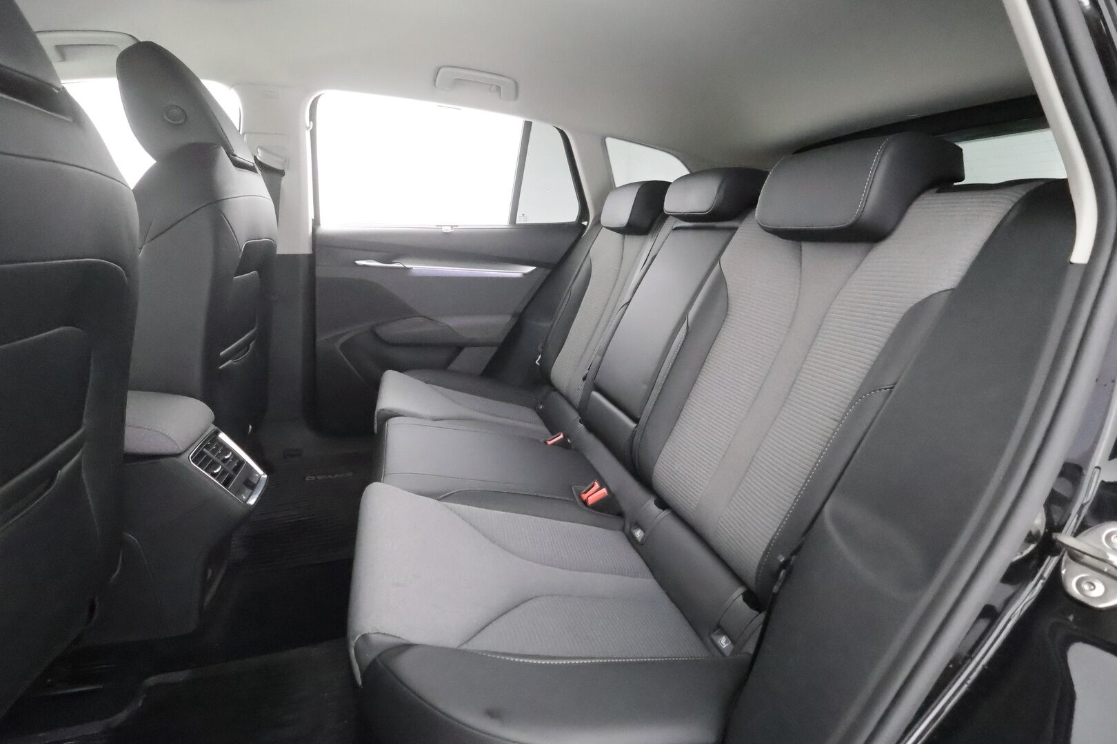 Skoda Enyaq 2023 80x 4x4 Style iV - | ACC | ILP | Koukku | Matrix-LED | Muistipenkki | Canton | P.Kamera | Puolinahat | Keyless | Apple&Android | 1.Om Suomi-auto | Kahdet Renkaat | Merkkihuollettu |