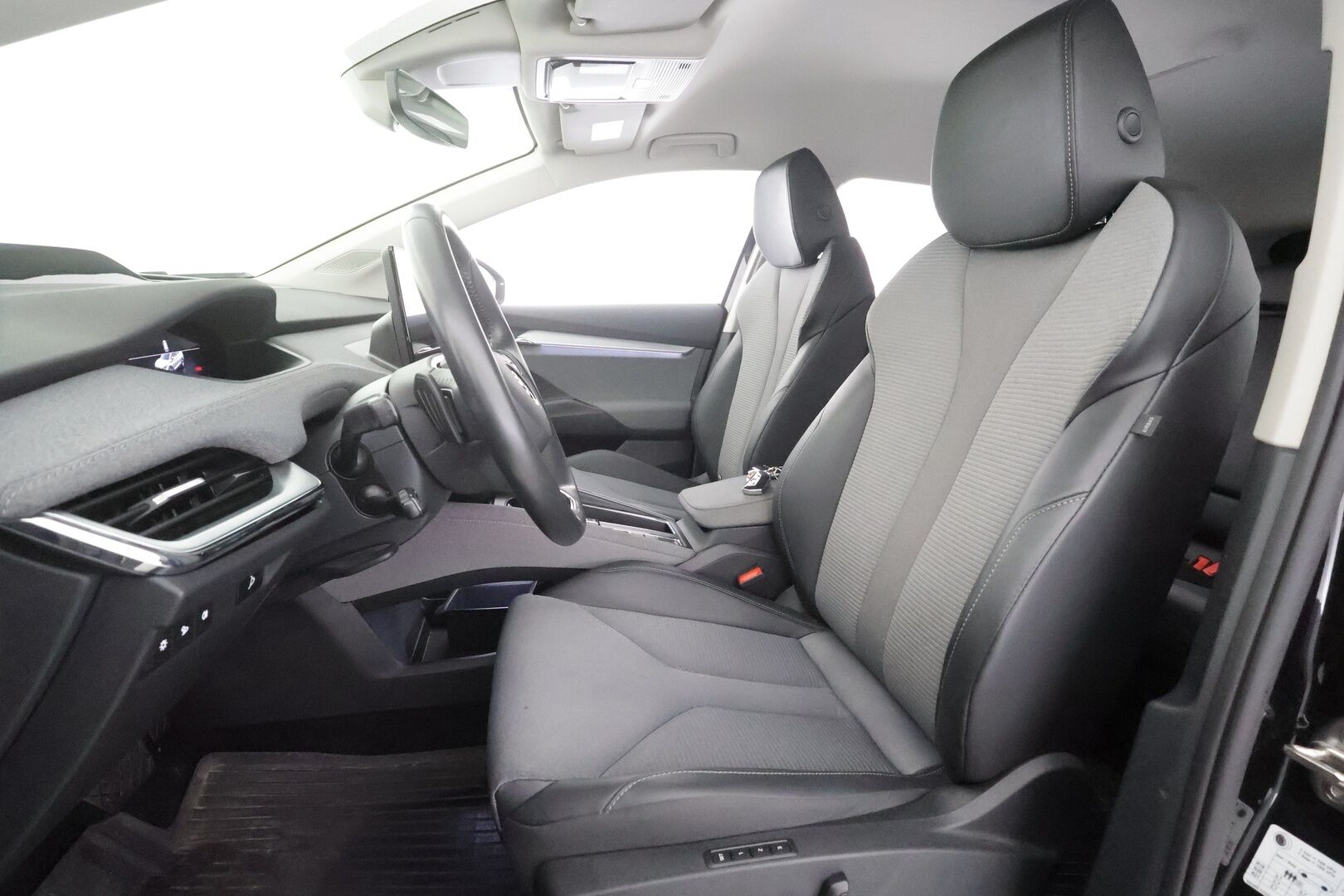 Skoda Enyaq 2023 80x 4x4 Style iV - | ACC | ILP | Koukku | Matrix-LED | Muistipenkki | Canton | P.Kamera | Puolinahat | Keyless | Apple&Android | 1.Om Suomi-auto | Kahdet Renkaat | Merkkihuollettu |