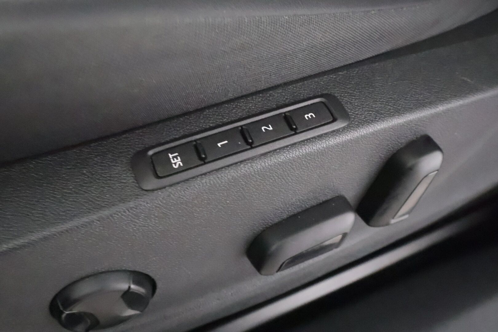 Skoda Enyaq 2023 80x 4x4 Style iV - | ACC | ILP | Koukku | Matrix-LED | Muistipenkki | Canton | P.Kamera | Puolinahat | Keyless | Apple&Android | 1.Om Suomi-auto | Kahdet Renkaat | Merkkihuollettu |