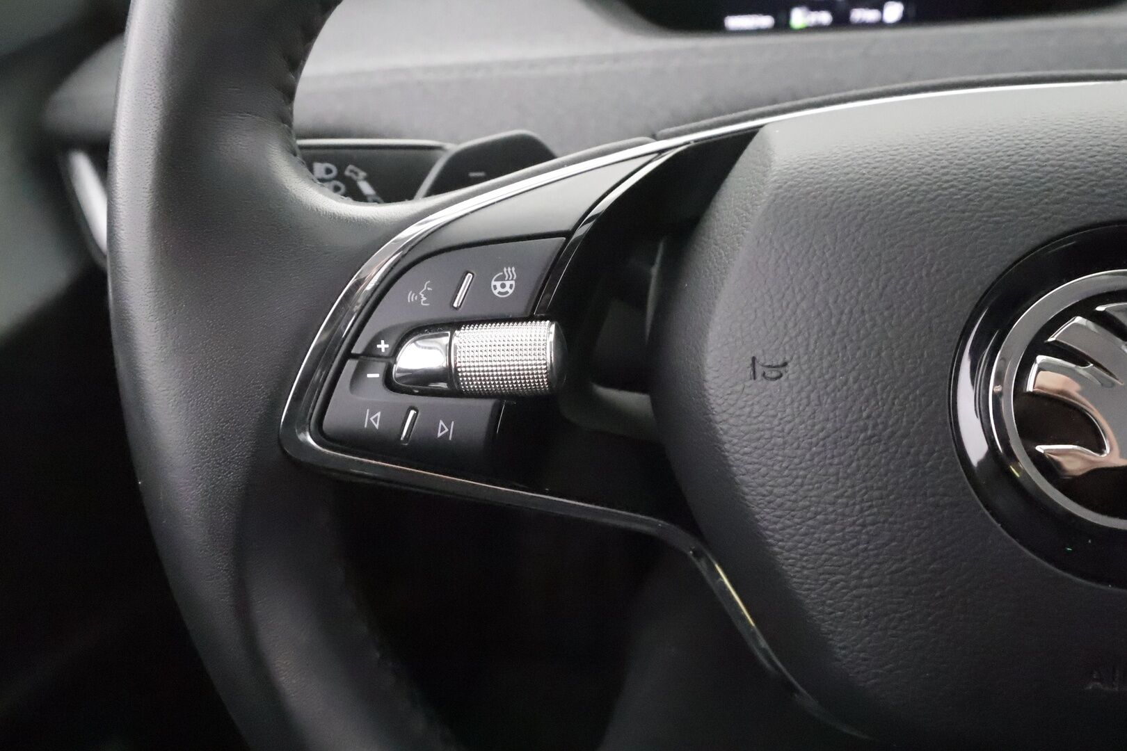 Skoda Enyaq 2023 80x 4x4 Style iV - | ACC | ILP | Koukku | Matrix-LED | Muistipenkki | Canton | P.Kamera | Puolinahat | Keyless | Apple&Android | 1.Om Suomi-auto | Kahdet Renkaat | Merkkihuollettu |