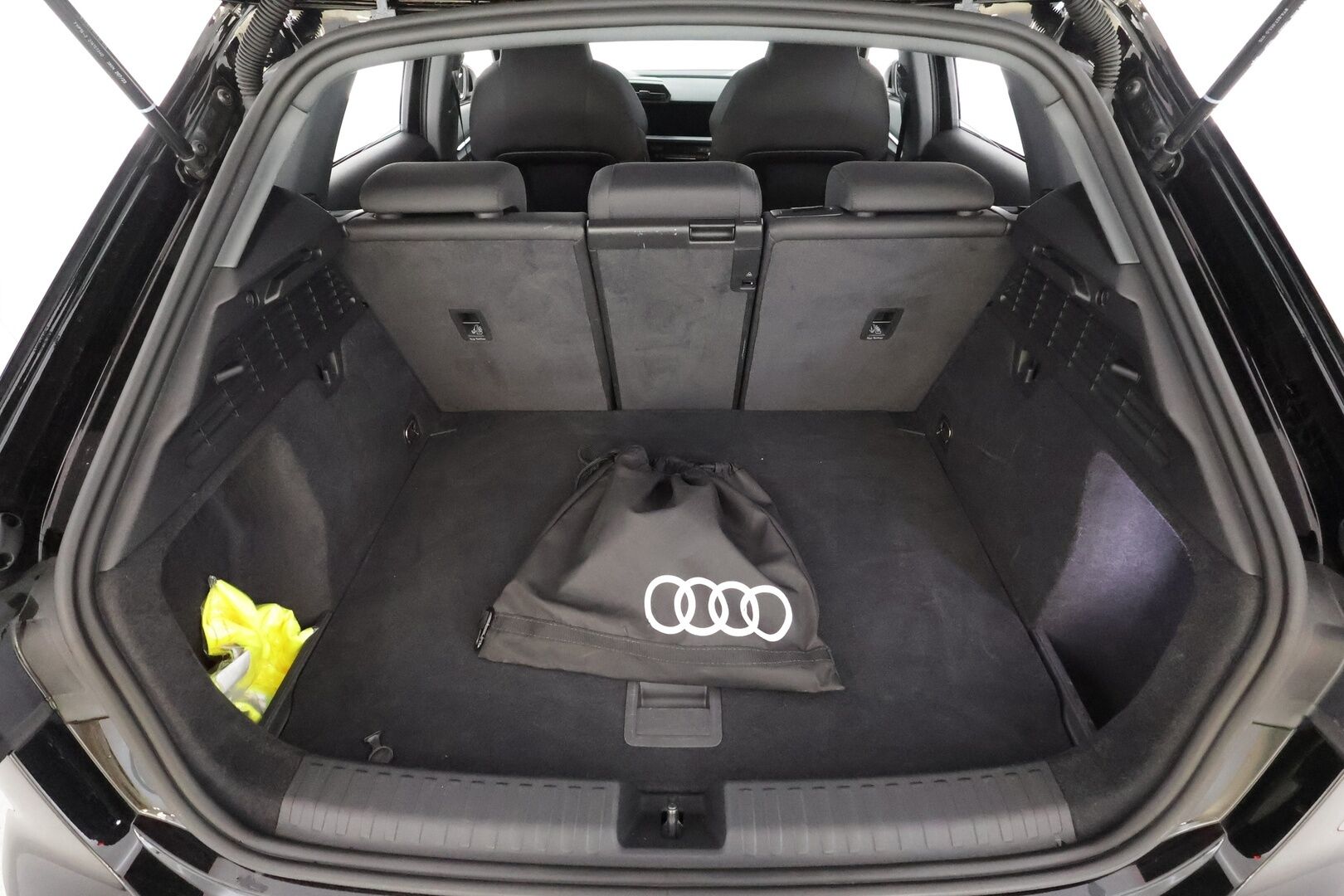 Audi A3 2024 Sportback Progress Plus 40 TFSI e 150kW S tronic - | ACC | Koukku | Digimittaristo | Sporttipenkit | LED | P.kamera | 1.Om Suomi-auto | Kahdet renkaat aluvanteilla | Merkkihuollettu |
