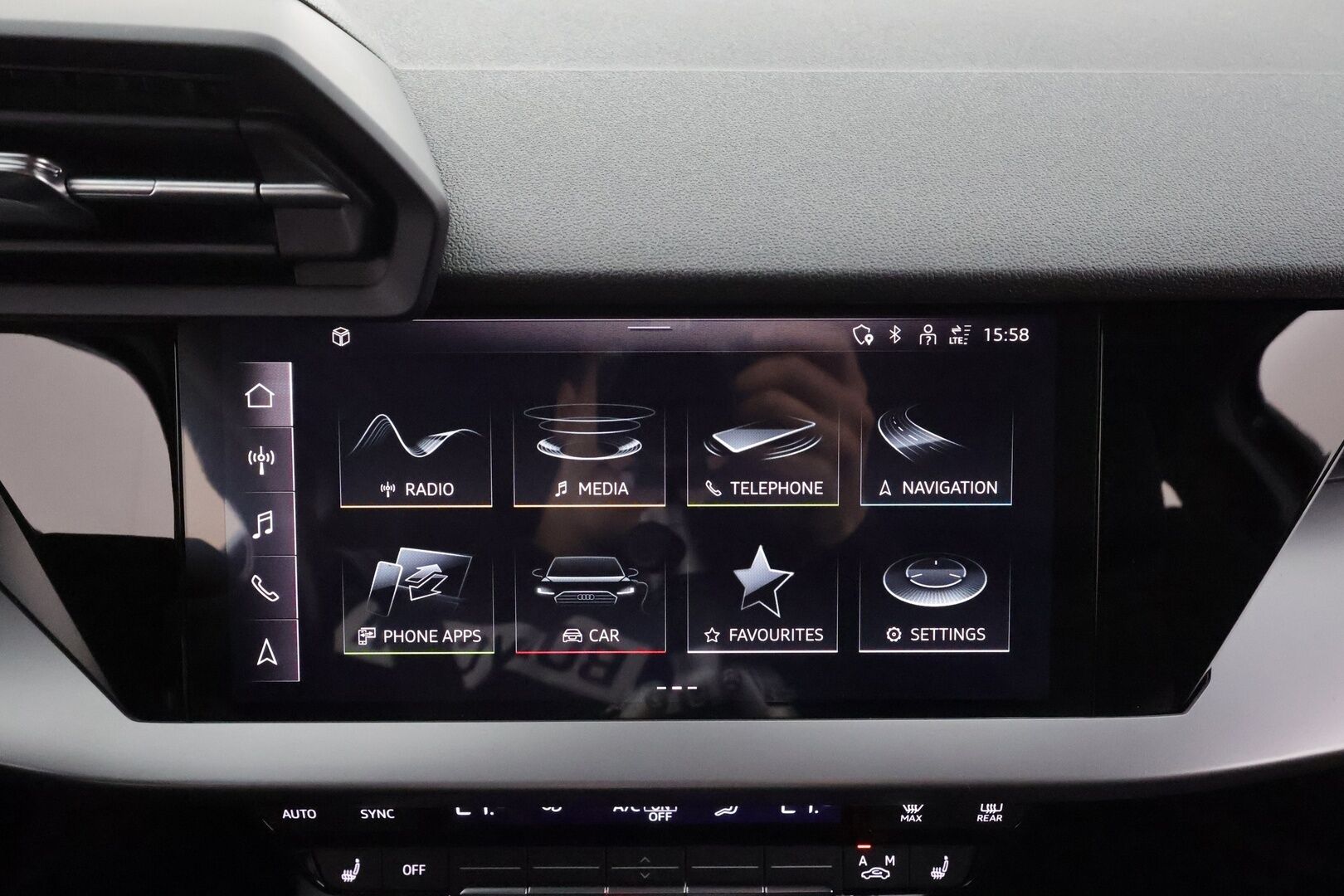 Audi A3 2024 Sportback Progress Plus 40 TFSI e 150kW S tronic * ACC / Koukku / Kaistavahti / Sporttipenkit / LED / P.kamera / Keyless * - 1.Om Suomi-auto / Kahdet renkaat aluvanteilla / Merkkihuollettu - HULLUT AVAJAISHULINAT KORKOTARJOUS 3,29 %