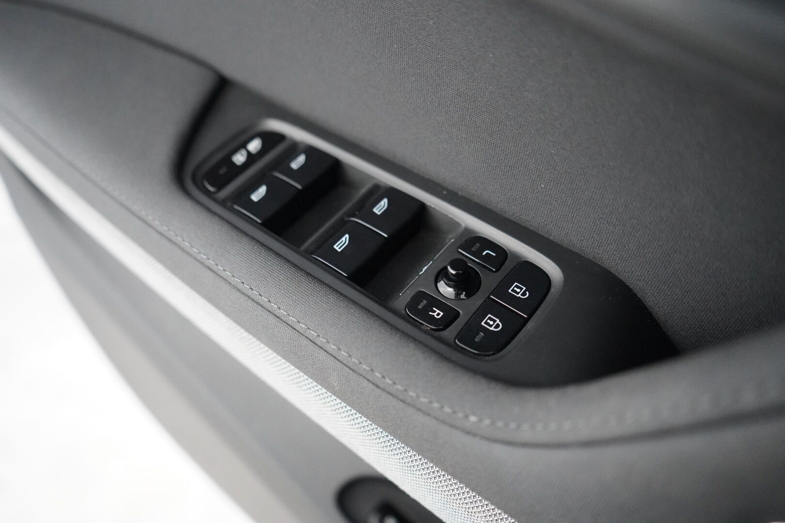 Polestar 2 2021 Long Range Dual Motor Performance, 300kW, 78kWh - Pilot&Plus | ACC | Panorama | Muistipenkki | 360-kamera | H&K | Keyless | SoH 92.8% | Kahdet OEM Performance Vanteet | Merkkihuollettu