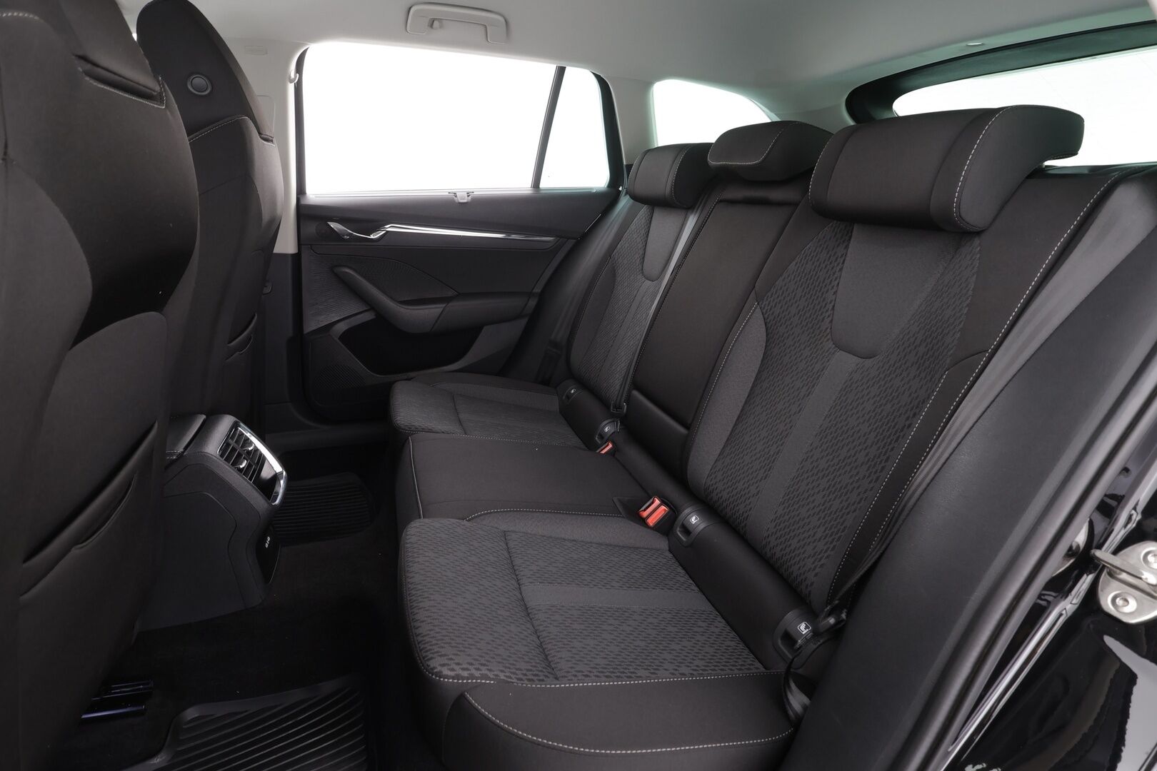 Skoda Octavia 2023 Combi 1.4 TSI PHEV Style iV DSG * ACC / Webasto / Matrix / P.Kamera / Smartlink / Keyless * - Akku kuntotarkastettu / Suomi-auto / Kahdet renkaat / Koti & Kauppalaturi