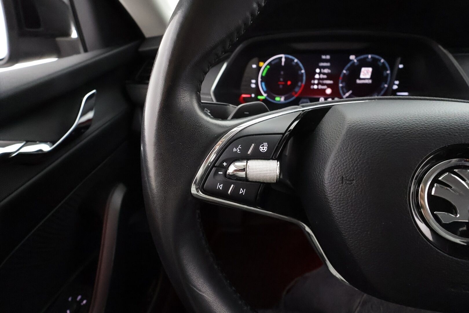 Skoda Octavia 2024 Combi 1.4 TSI PHEV Style iV DSG * ACC / Webasto / Matrix-LED / P.Kamera / Keyless / Ambient / Navi / Digimittaristo * - Suomi auto / Kahdet renkaat / Sähkökontti - HULLUT AVAJAISHULINAT KORKOTARJOUS 3,29 %