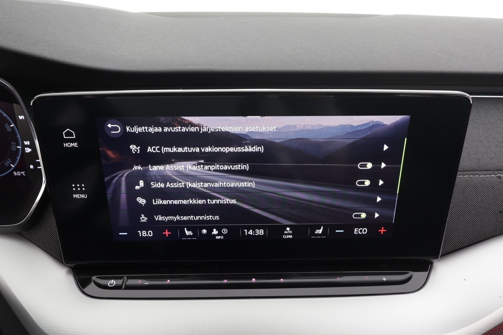 Skoda Octavia 2024 Combi 1.4 TSI PHEV Style iV DSG - Suomi auto | Kahdet renkaat | Sähkökontti | ACC | Webasto | Matrix-LED | P.Kamera | Keyless | Ambient | Navi | Digimittaristo 