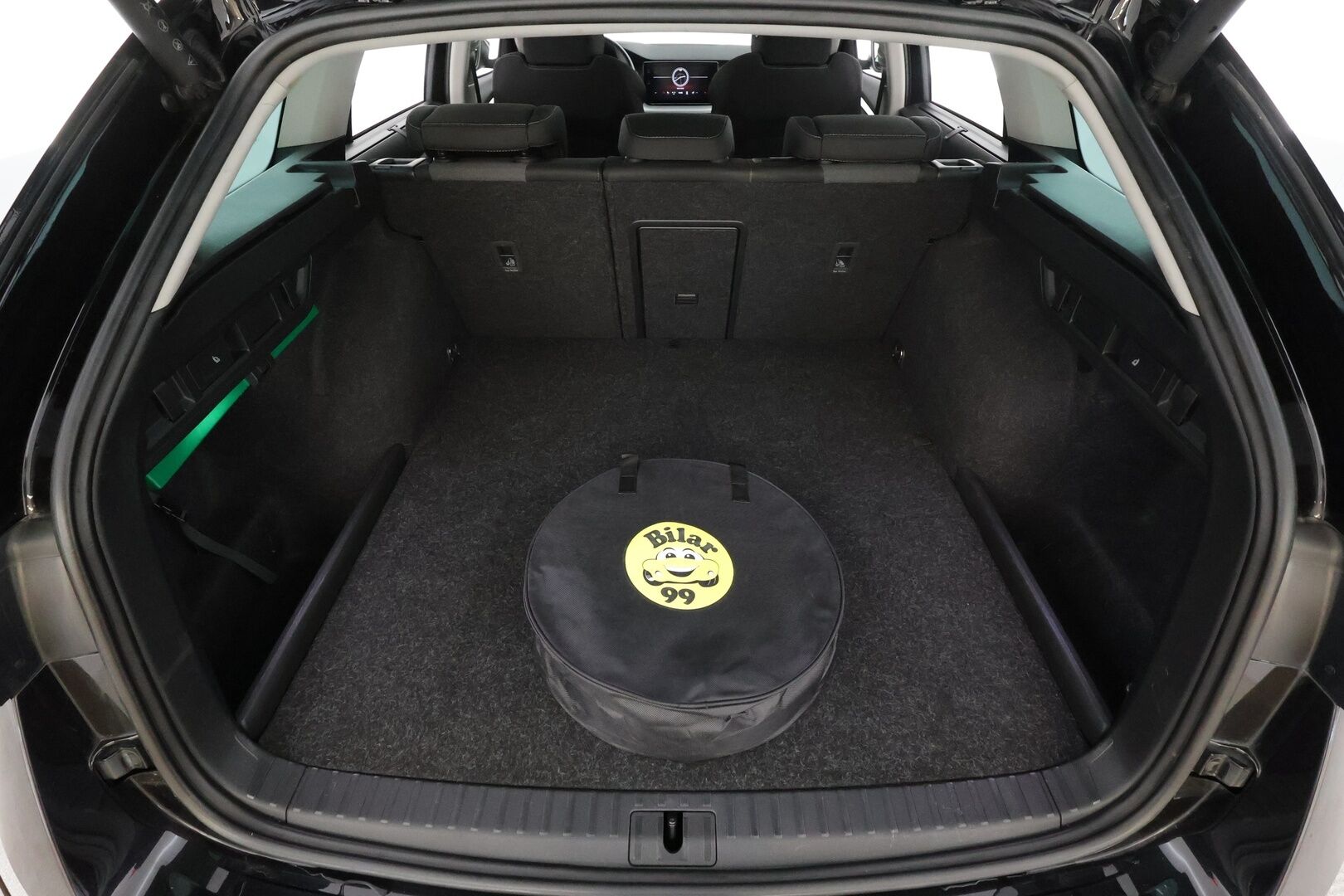 Skoda Octavia 2024 Combi 1.4 TSI PHEV Style iV DSG - Suomi auto | Kahdet renkaat | Sähkökontti | ACC | Webasto | Matrix-LED | P.Kamera | Keyless | Ambient | Navi | Digimittaristo 